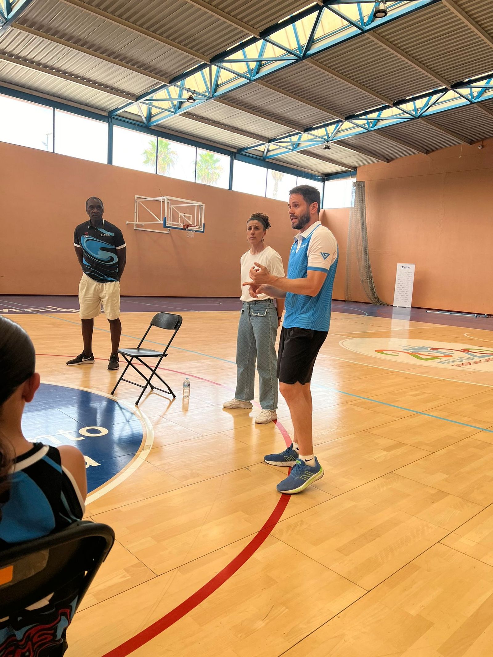 Anicet Lavodrama y Carlos Bernabé enseñan en el campus de tecnificación Asis Sport