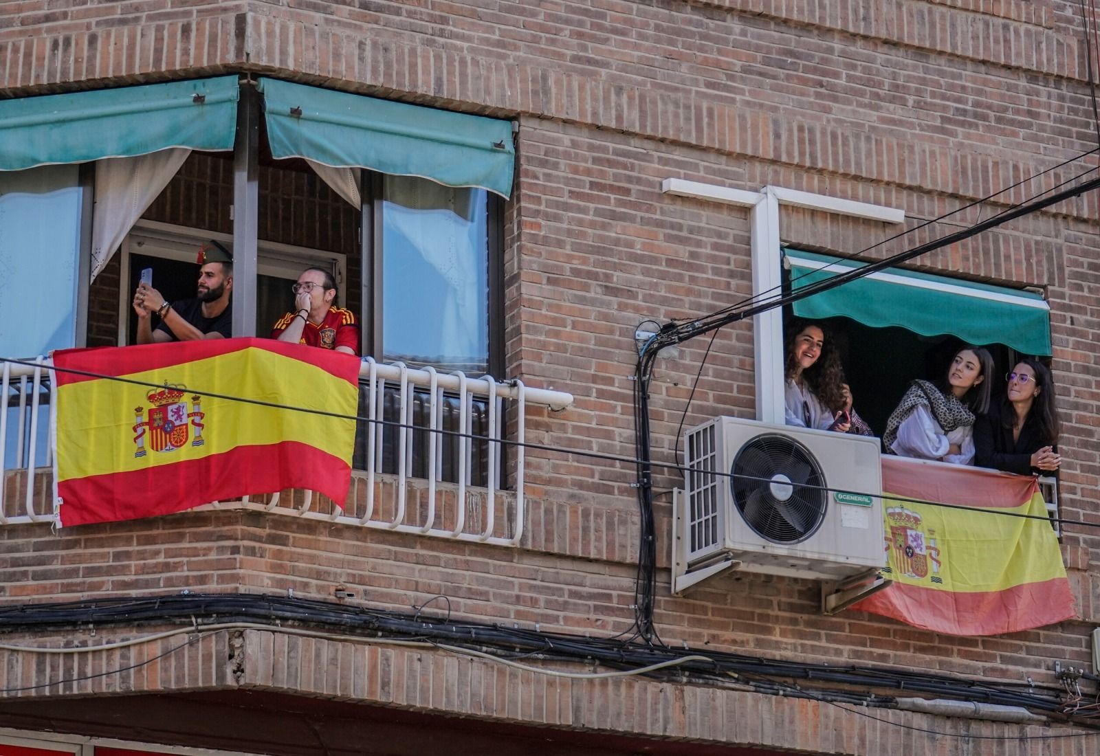 Ambiente en Granada durante el Día de las Fuerzas Armadas, en imágenes