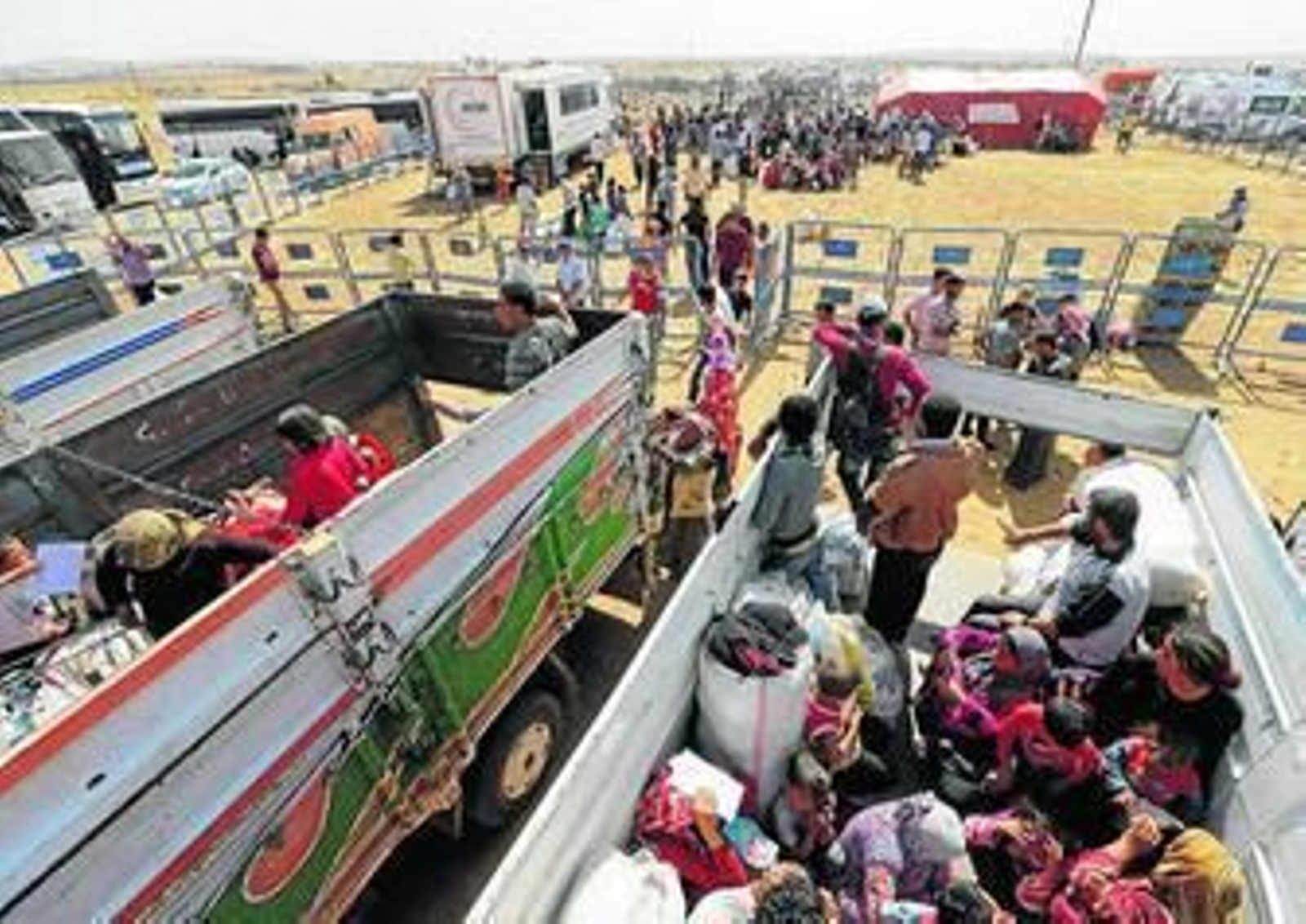 La coalición internacional ataca las refinerías en poder del EI en Siria