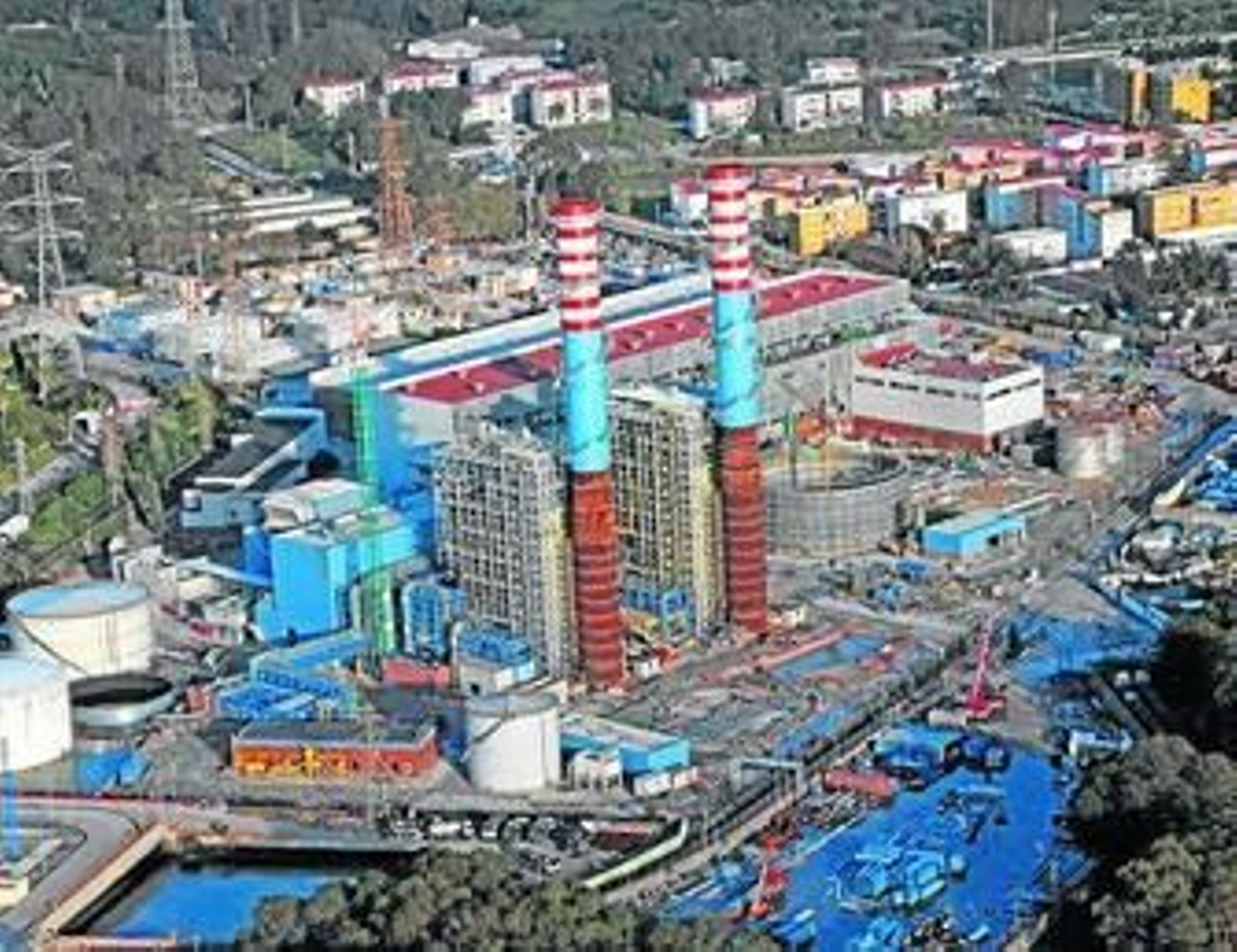 Imagen aérea de la central de ciclo combinado Bahía de Algeciras de E.ON, ubicada en Puente Mayorga.