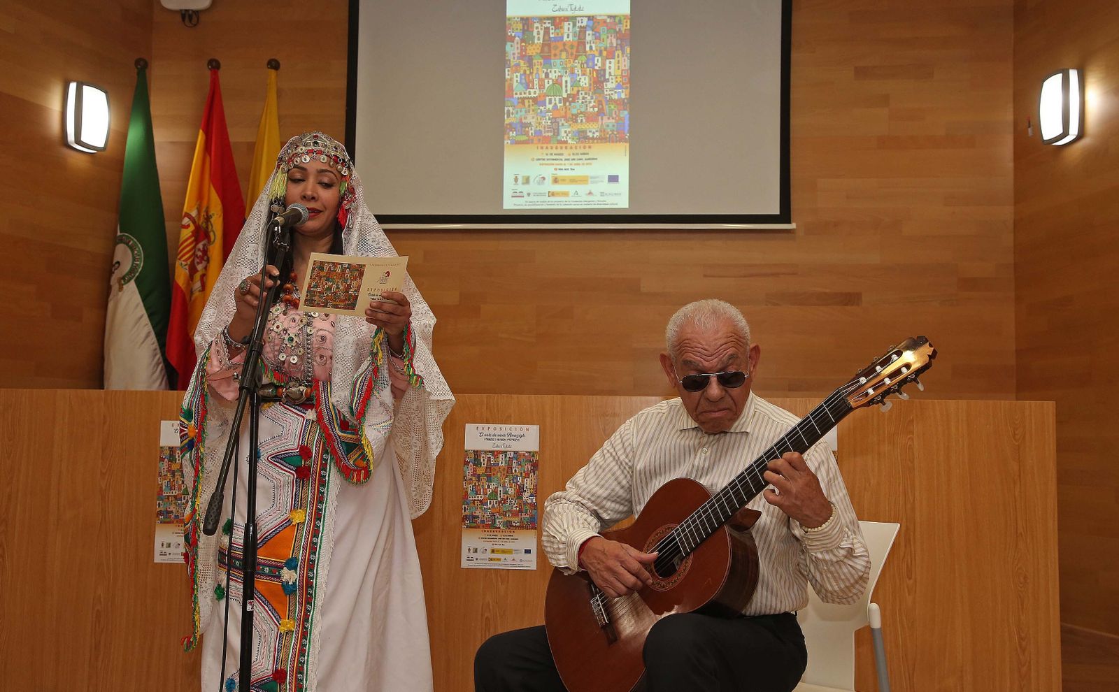 Fotos de la exposición de Zahira Tigtate en Algeciras