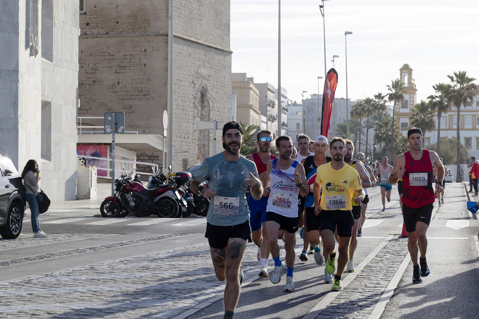 Búscate en las imágenes de la "II Media Maratón Ciudad de Cádiz"