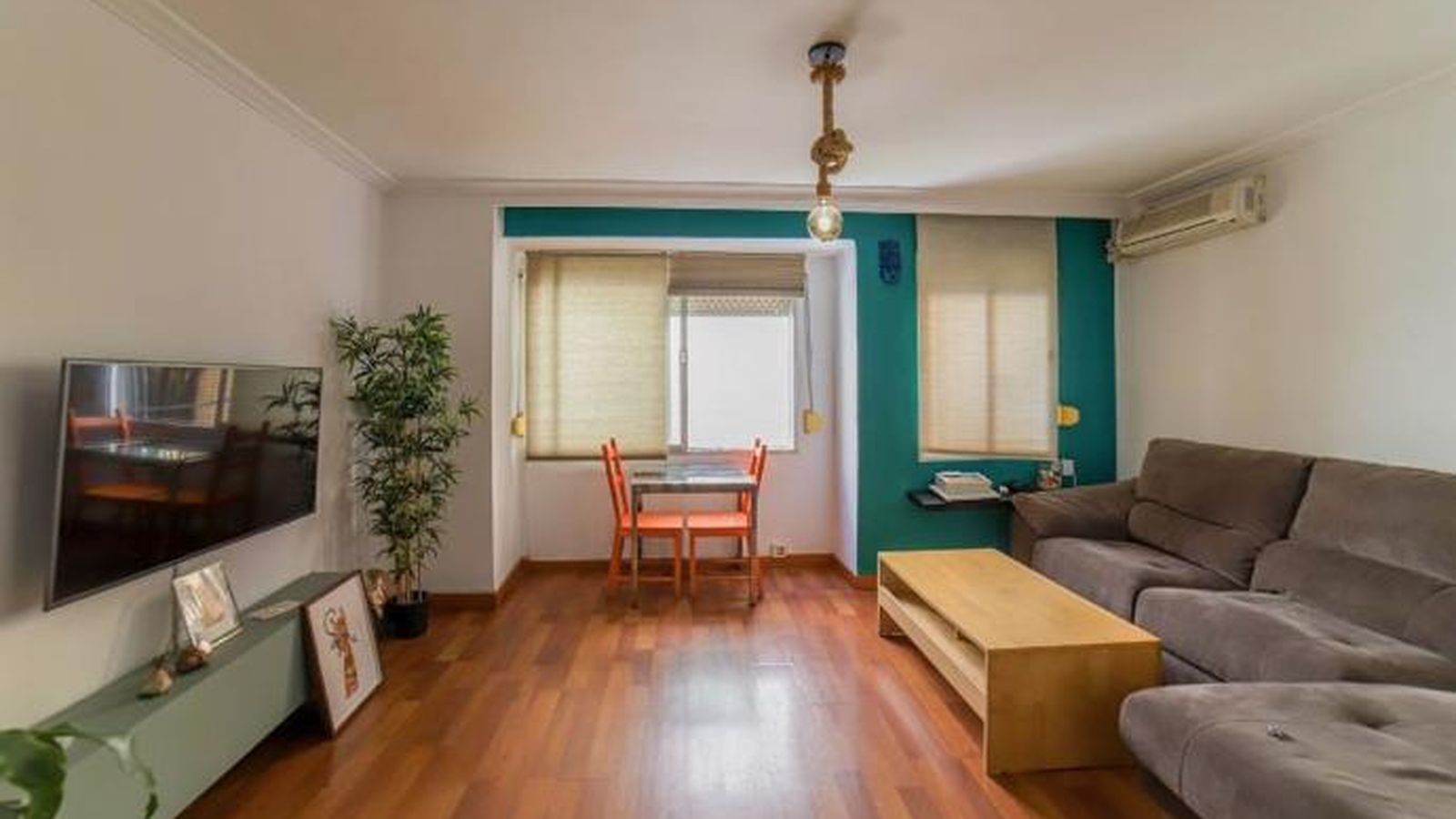 Salón del piso en venta en la calle Vascongadas