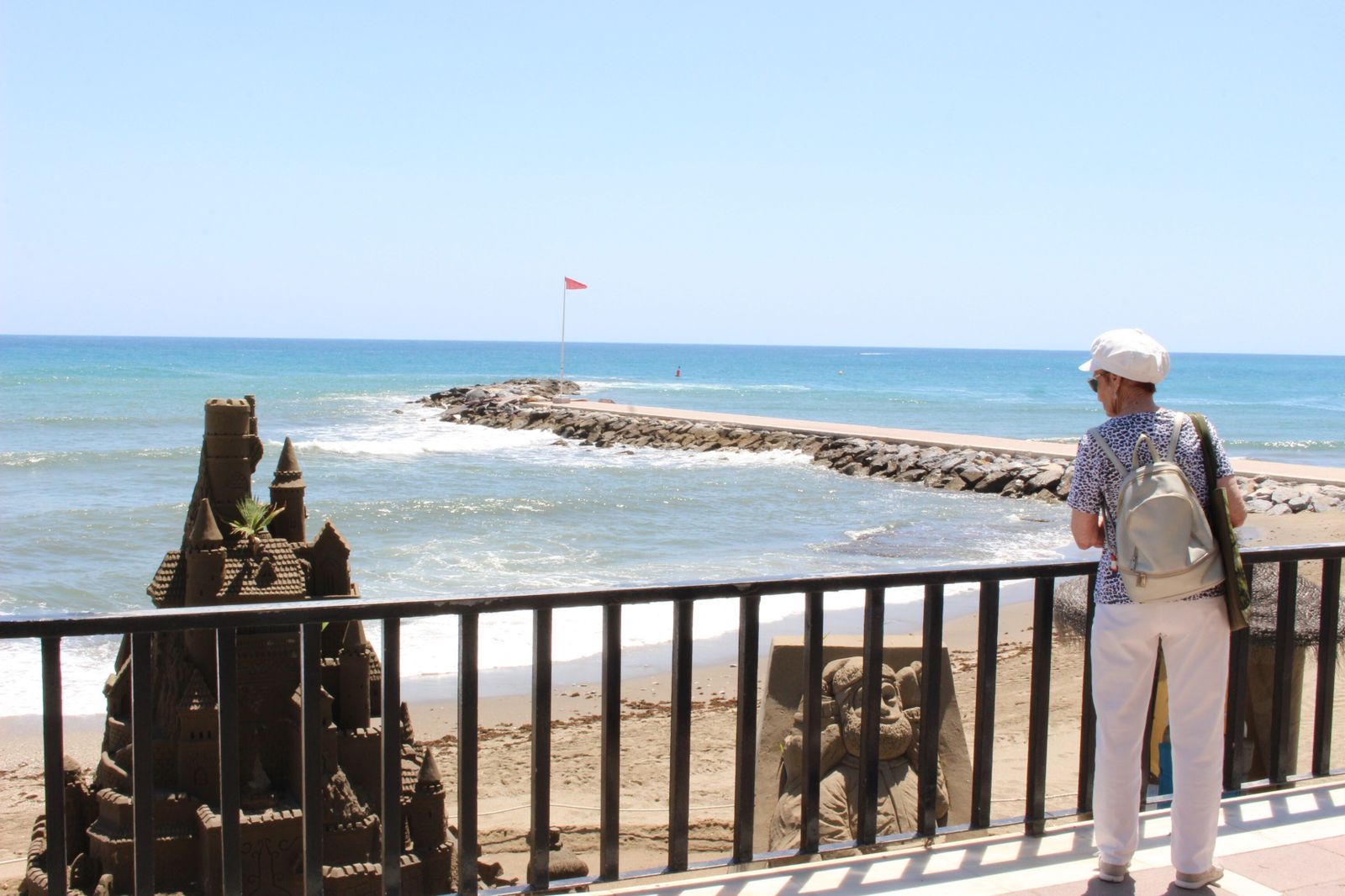 La playa de la Fontanilla en Marbella en el camino hacia la fase 2 de la desescalada