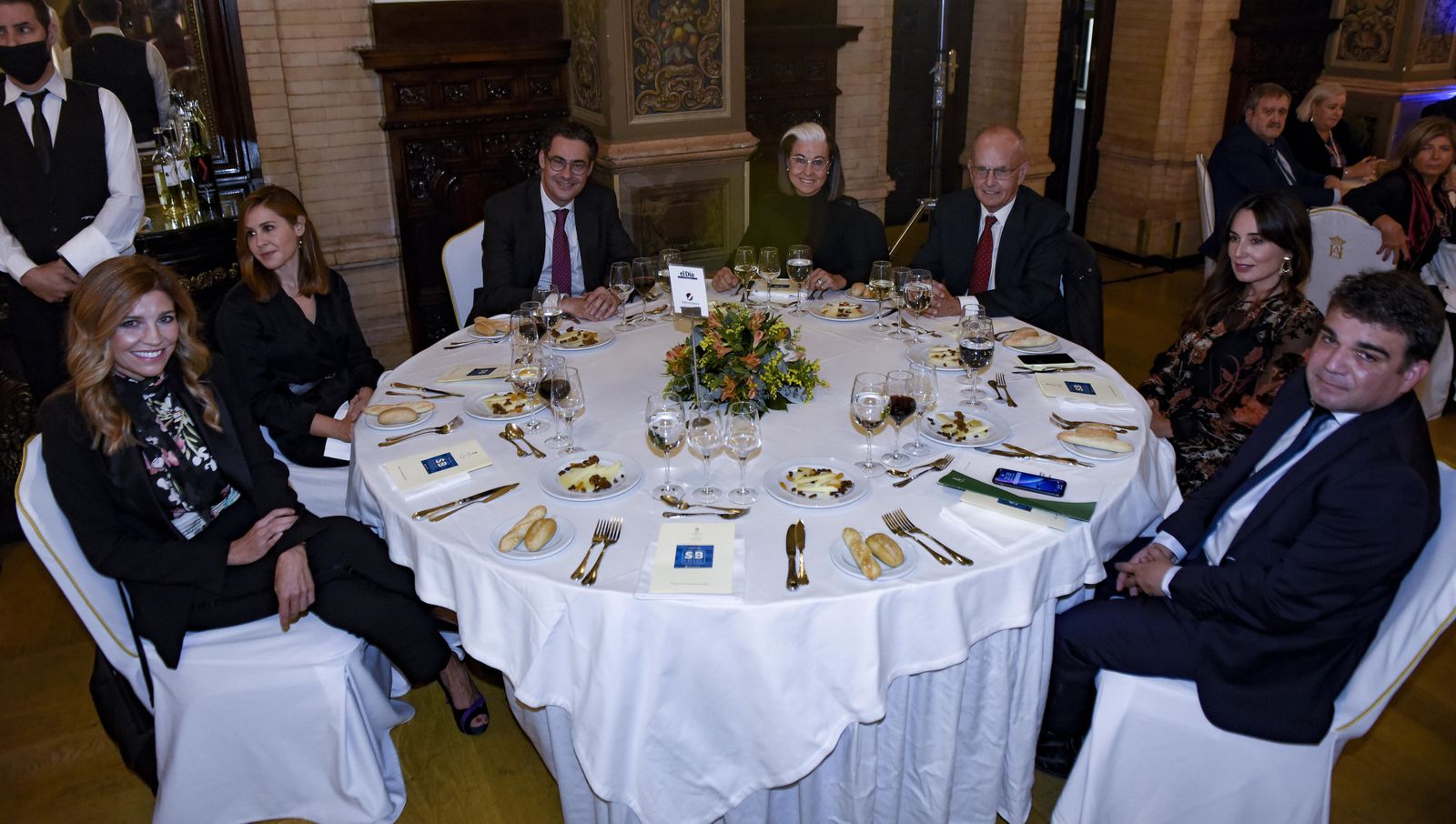 Pilar Cebolla, Sofía Carrasco,  Pedro Vázquez, Mª Rosa Andreu, Jordi Raventós,  Isabel Aguilar y Carlos León.