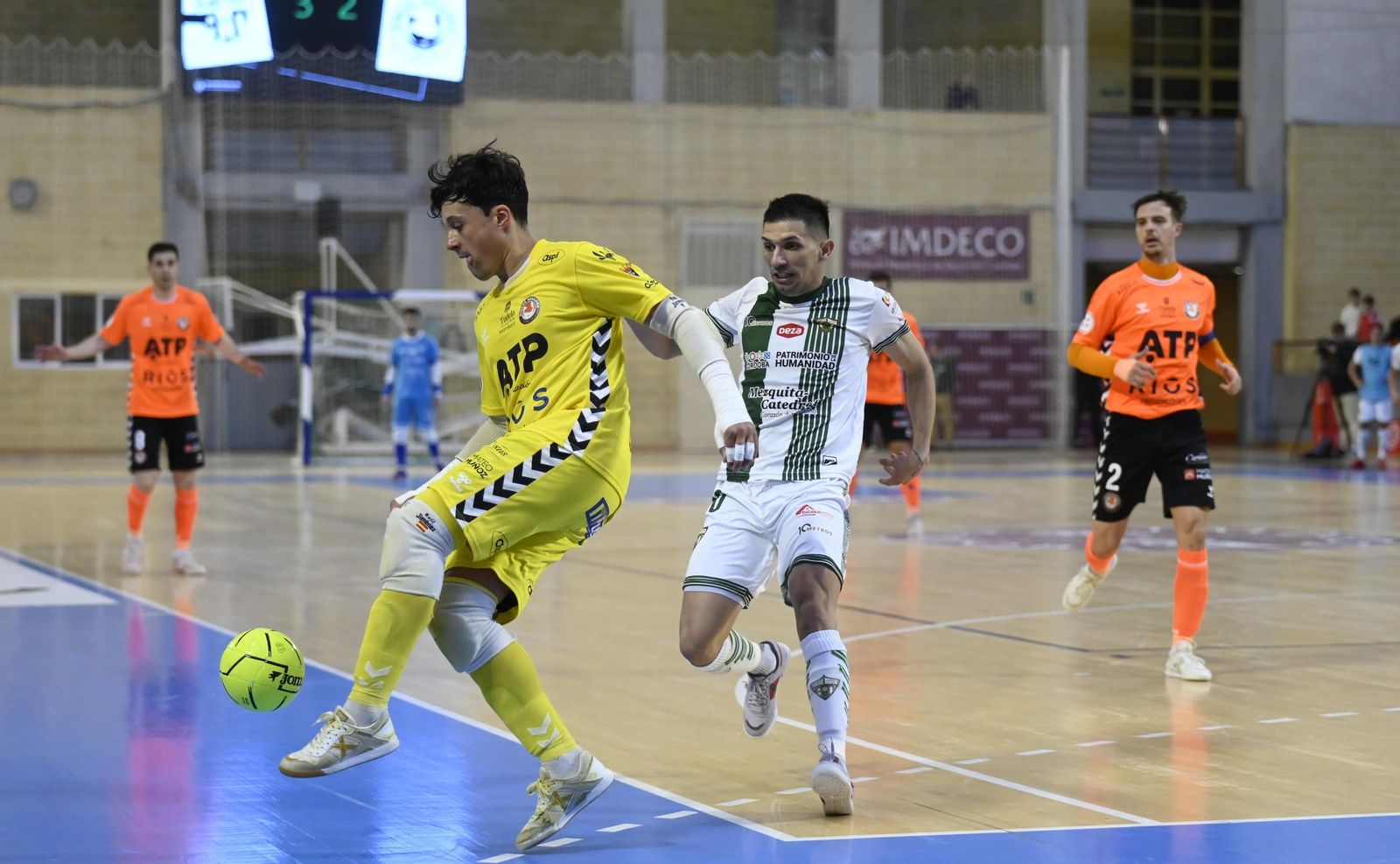 Las mejores fotos del ambiente en Vista Alegre para el Córdoba Futsal - Ribera Navarra