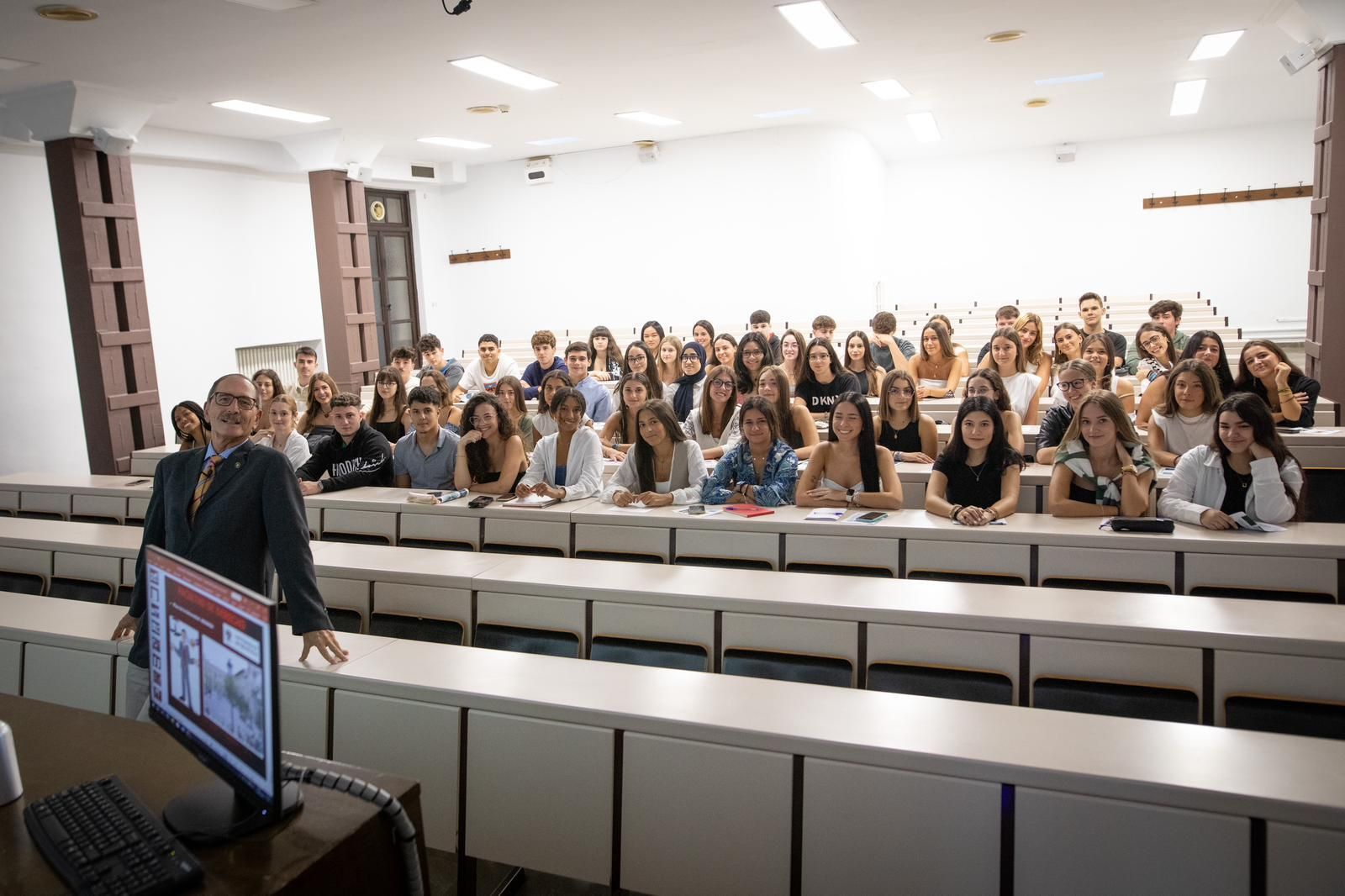 La vuelta al cole en los colegios de Granada, en imágenes