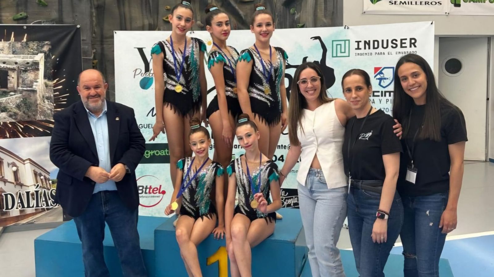 Francisco Lirola acompañó a las jóvenes deportistas en este evento celebrado en Dalías.