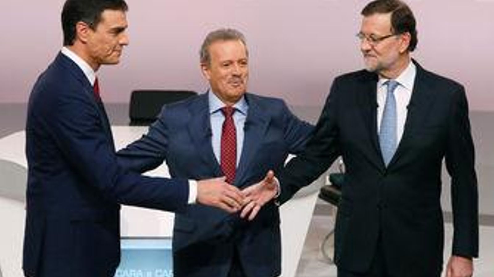 Pedro Sánchez y Mariano Rajoy, en la Academia de Televisión.