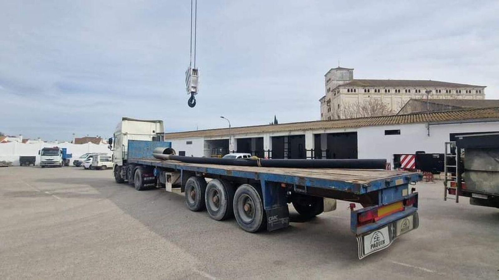 La venencia, en los talleres municipales de Jerez.