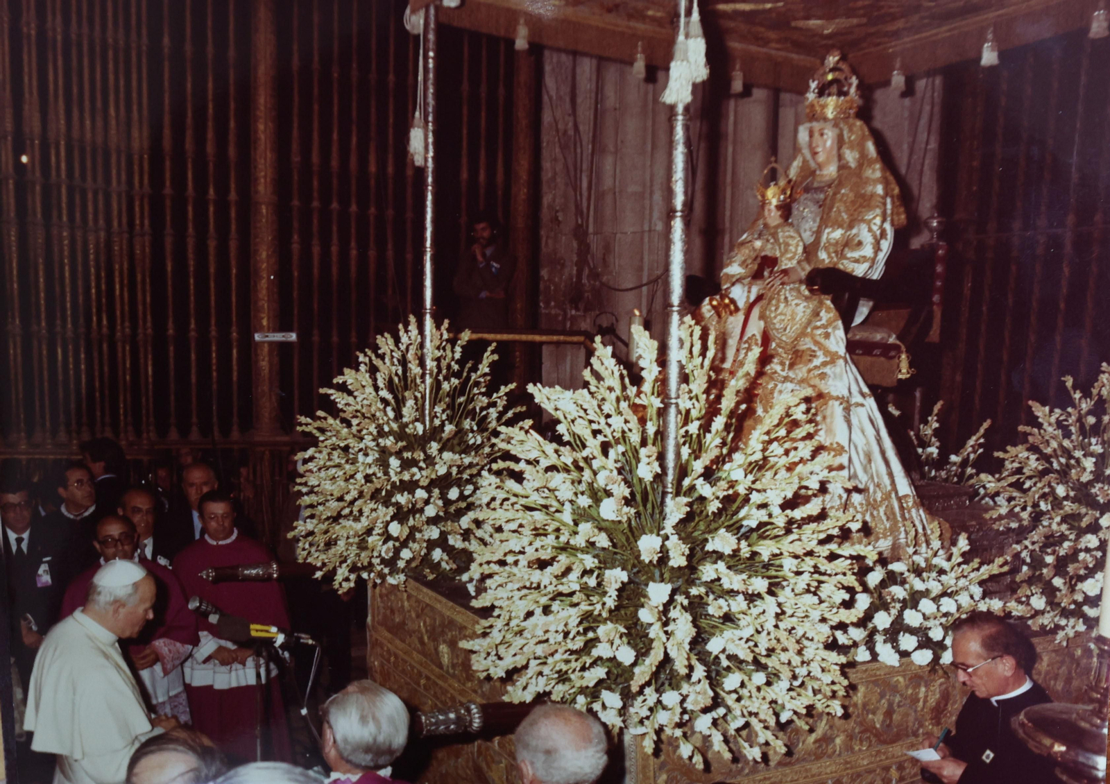Las imágenes de la primera visita del Papa a Sevilla