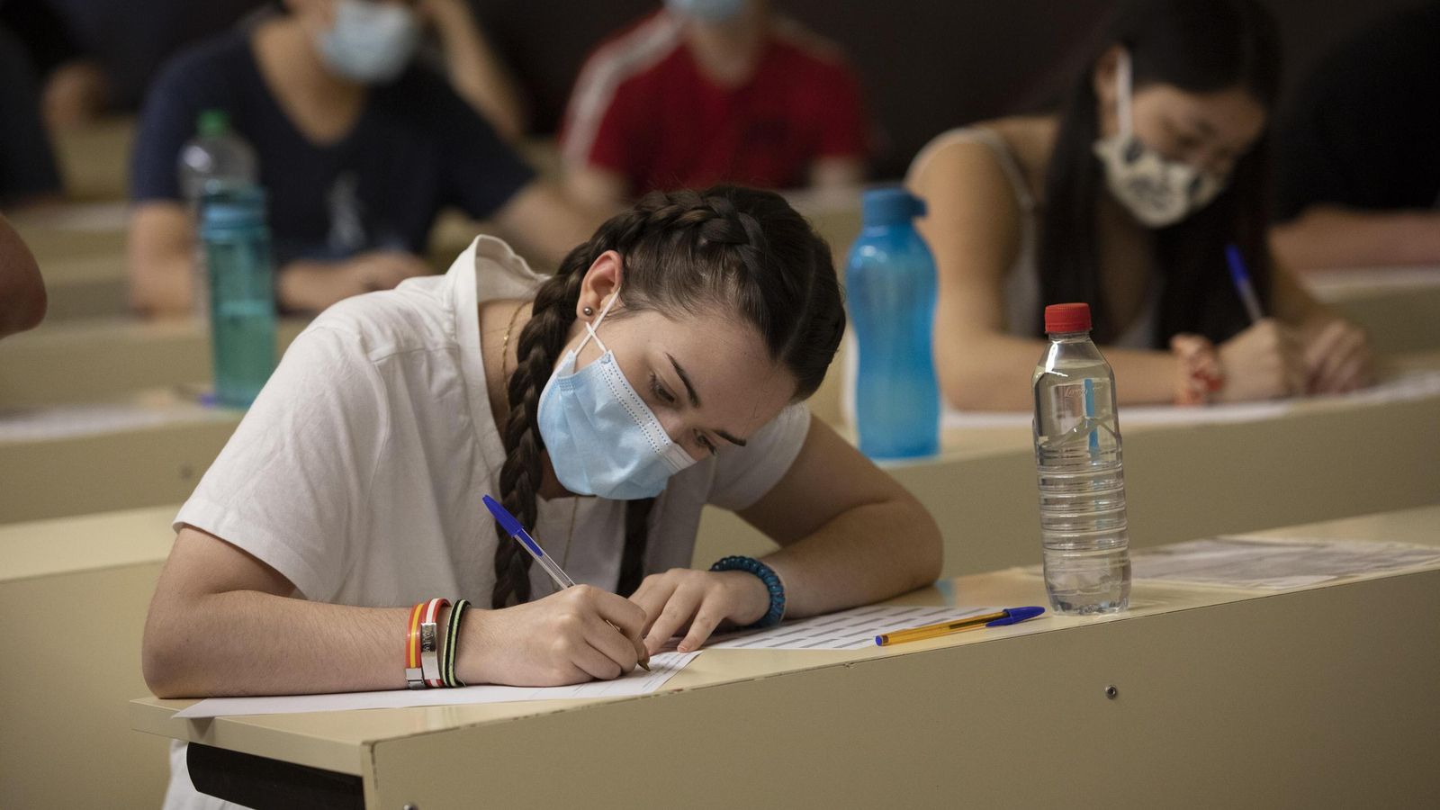 Los alumnos llevaron su agua.