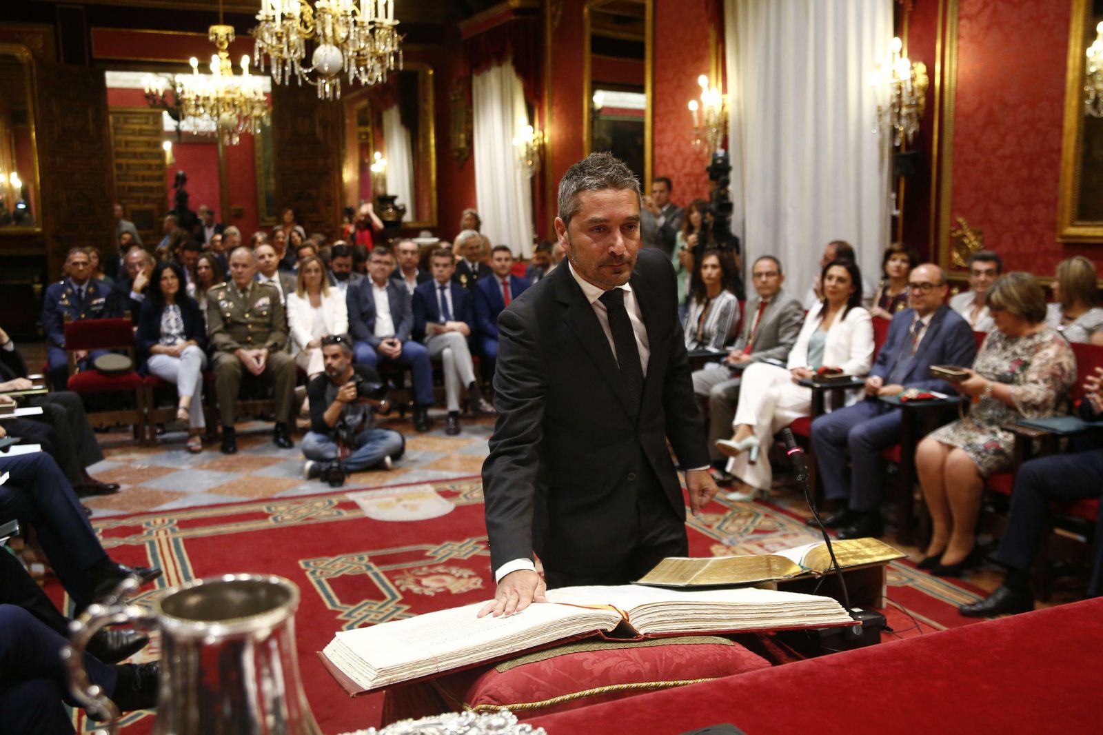 Las imágenes de la jornada de constitución del Ayuntamiento de Granada