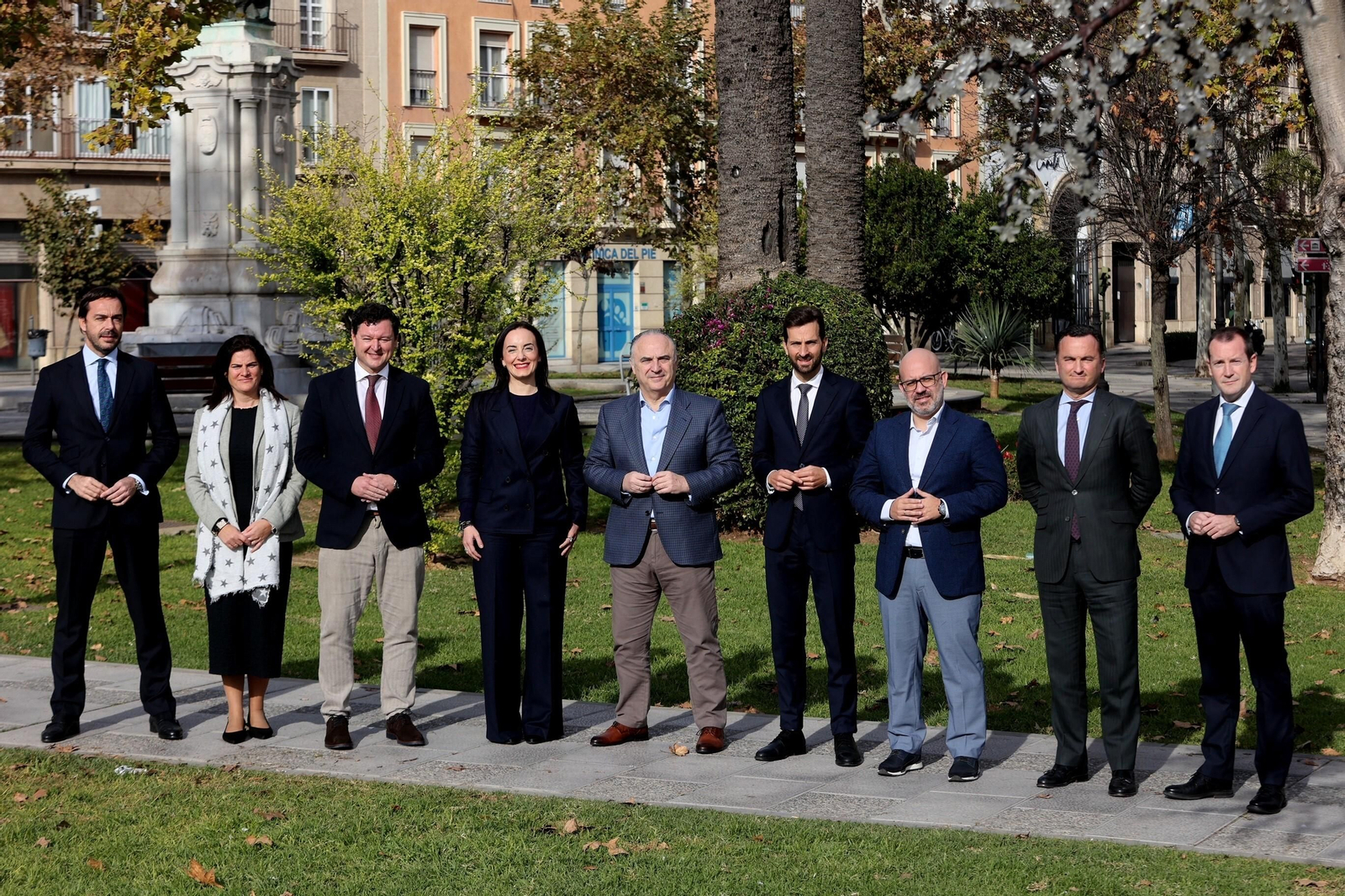Equipo directivo de Caixabank en la Dirección Territorial de Andalucía que lidera Juan Ignacio Zafra, en el centro.