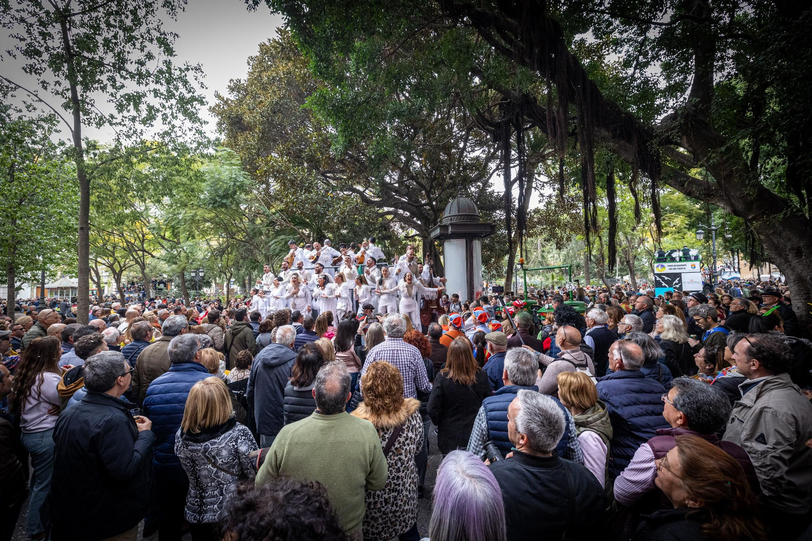 Imágenes del lunes de coros e ilegales del Carnaval de Cádiz 2023
