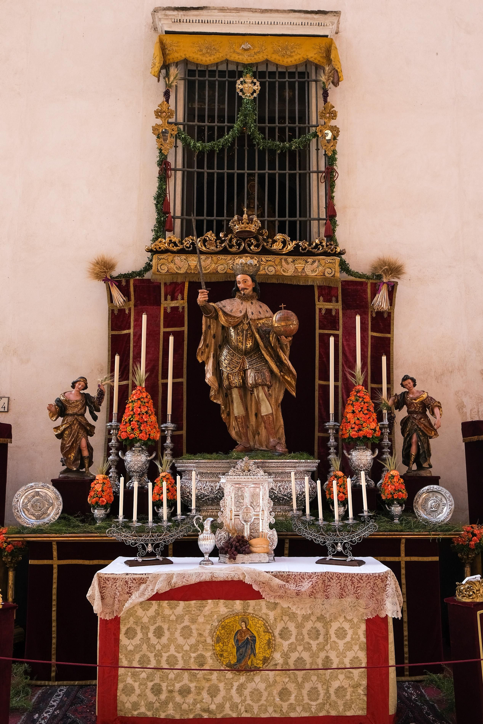 Preparativos, altares, escaparates, balcones para el Corpus