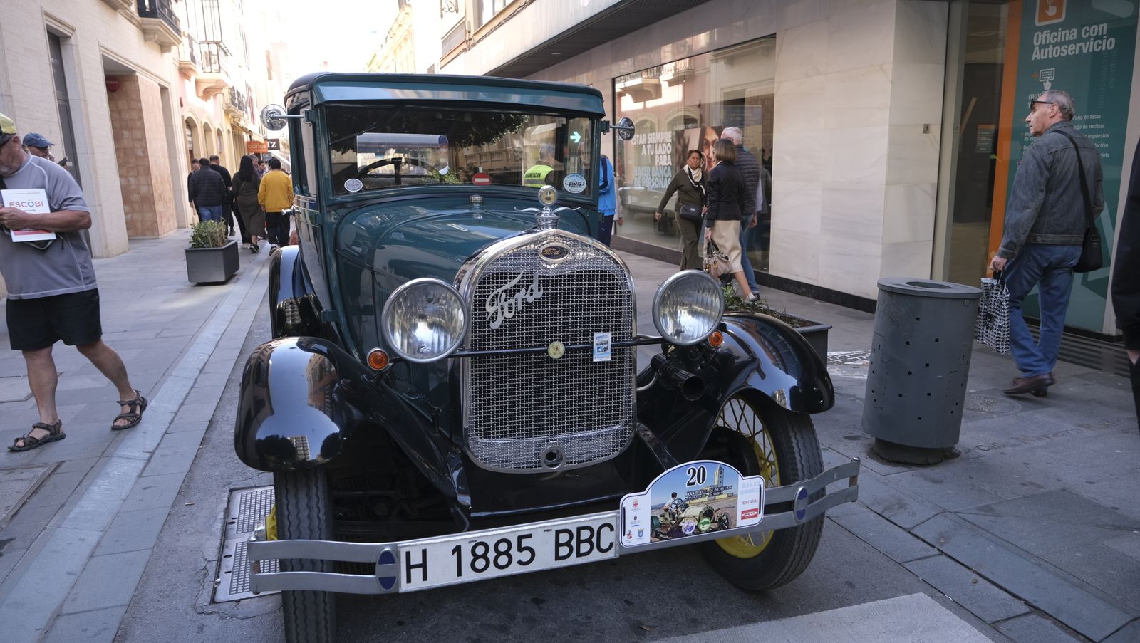 La 33 Ruta de Automóviles Antiguos toma las calles de Almería