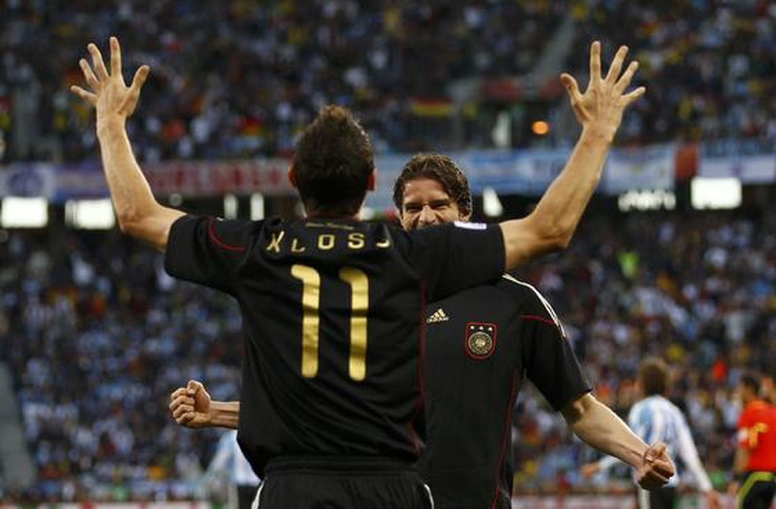 Klose celebra el segundo gol alemán. / Reuters