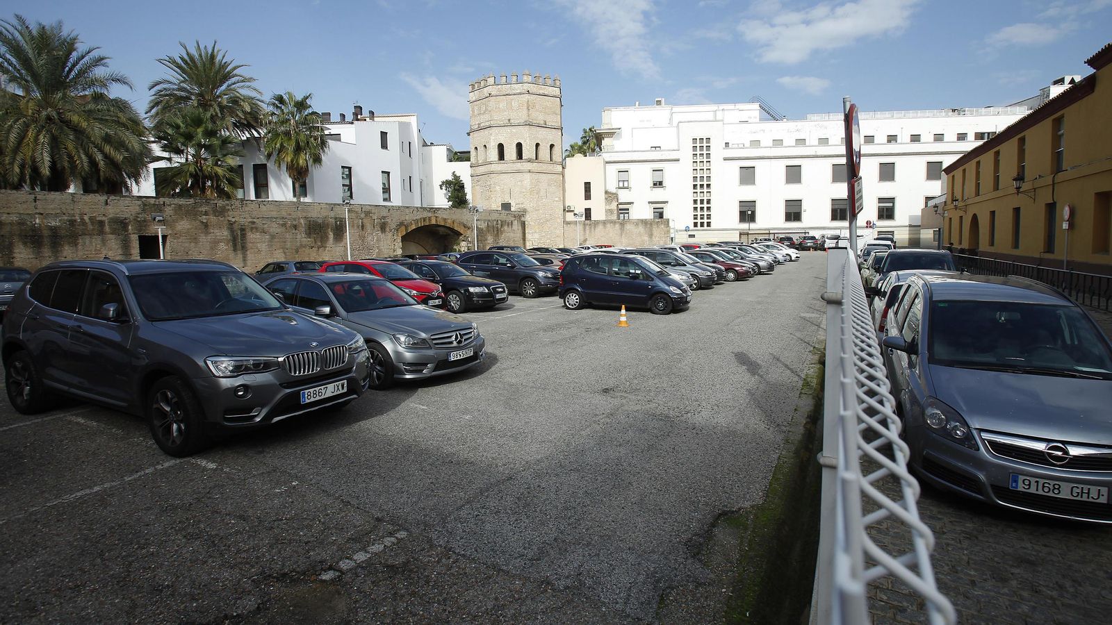 Solar junto a la Torre de la Plata en el que se quiere levantar el museo de las cofradías.
