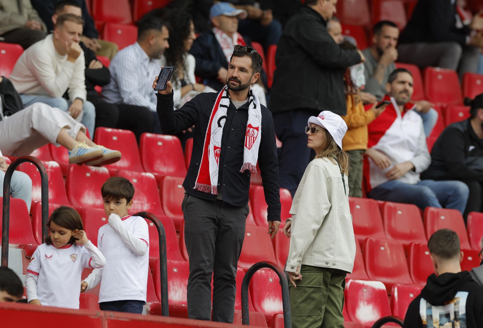 Búscate en las fotos del Sevilla fc - Rayo