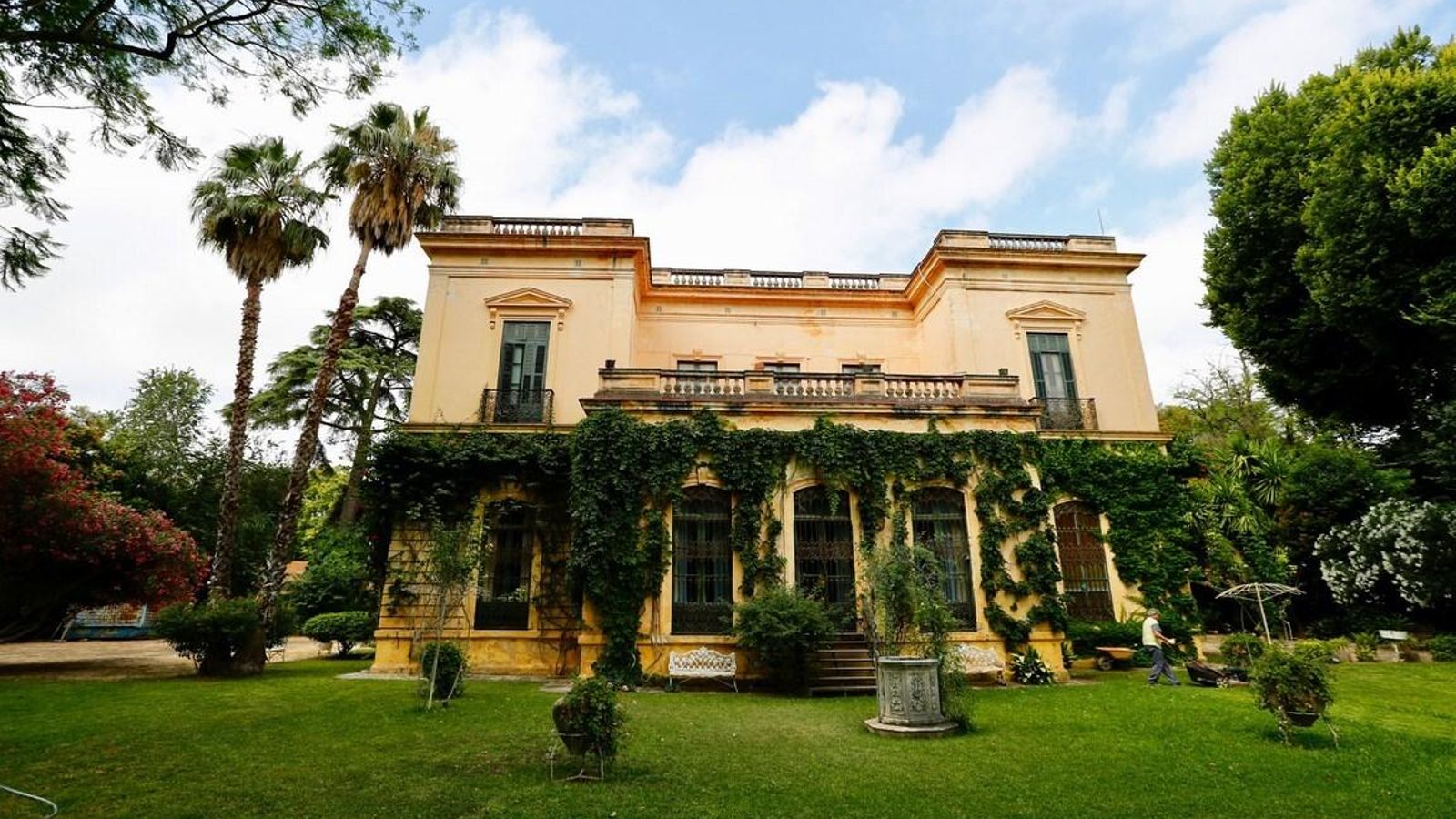 Una de las fachadas de la vivienda.