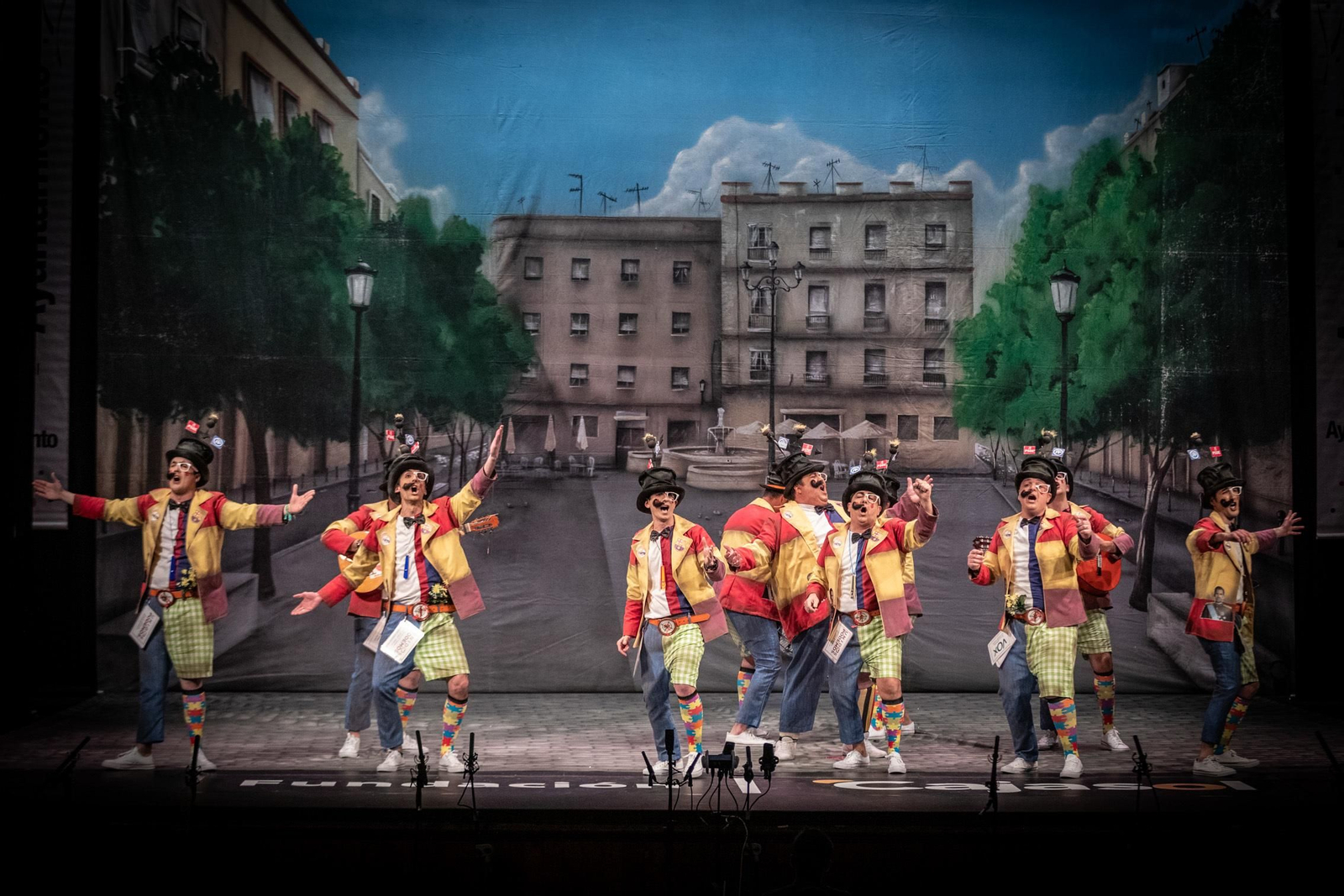 La chirigota 'El veleta' sobre las tablas del Falla