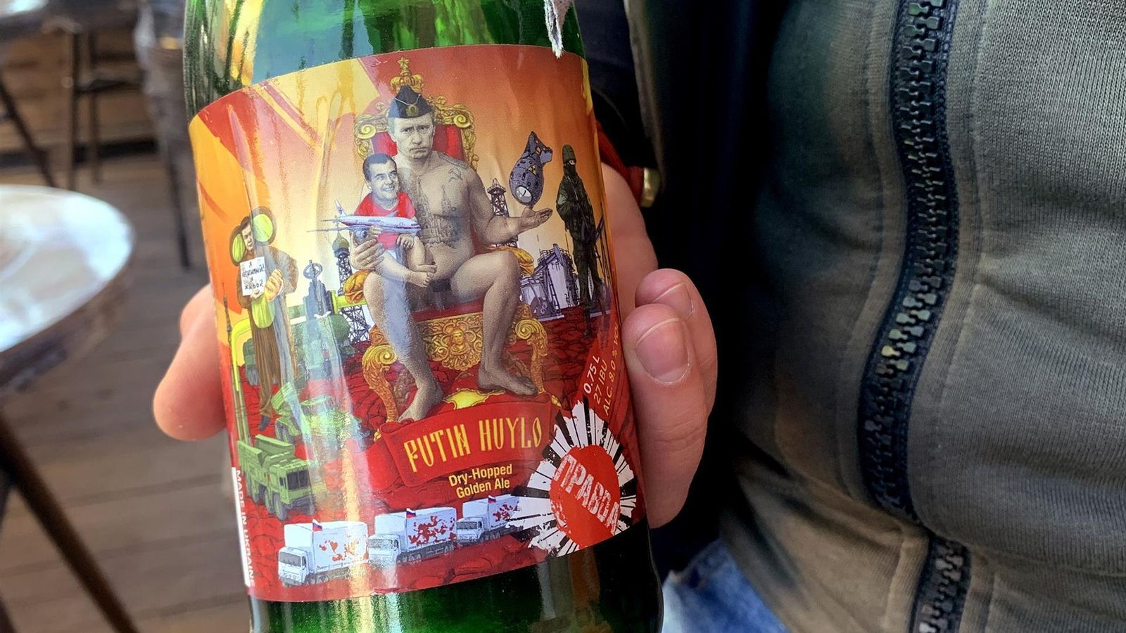 Una cerveza mofándose de Putin