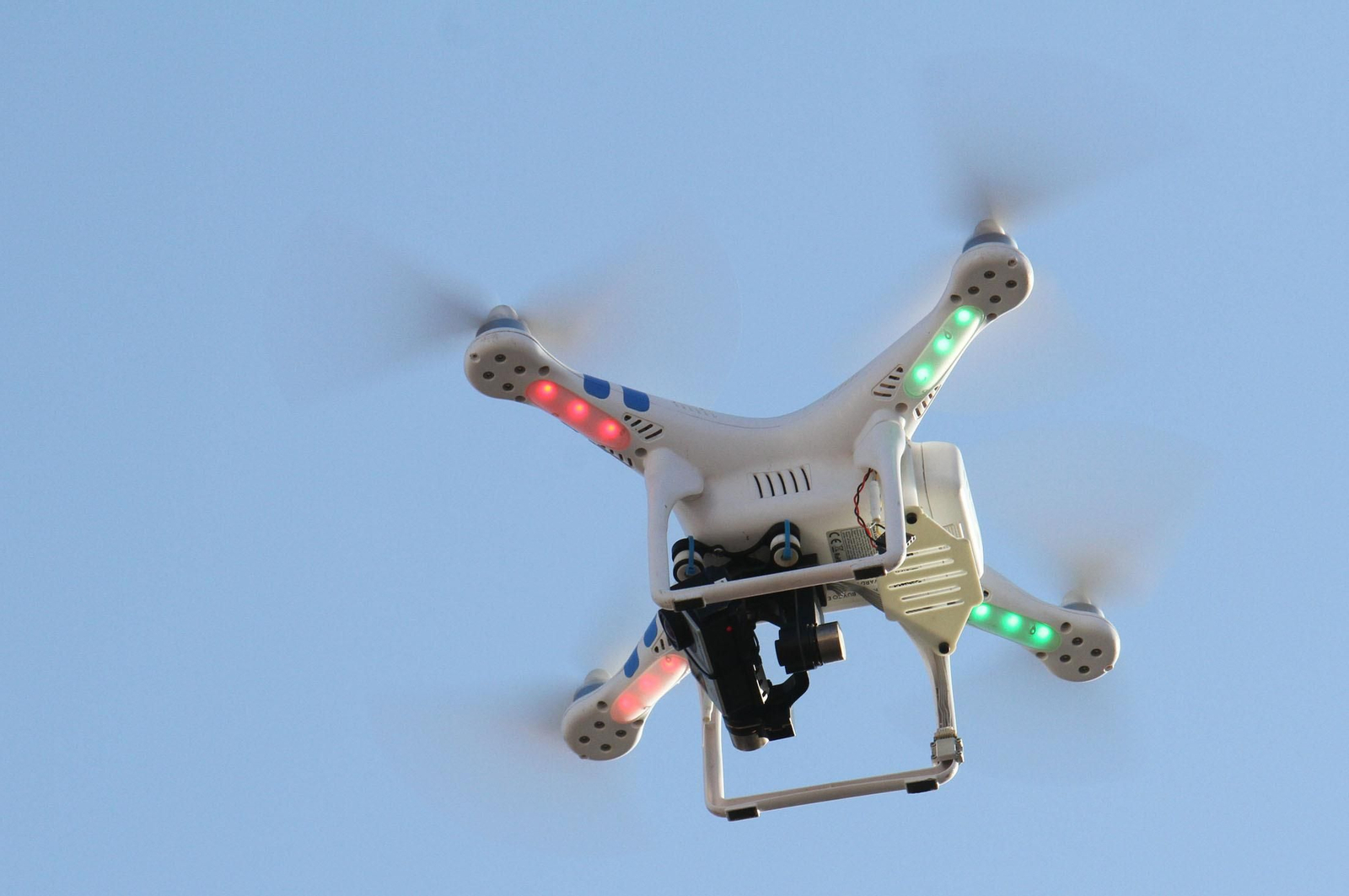Un dron en pleno vuelo.