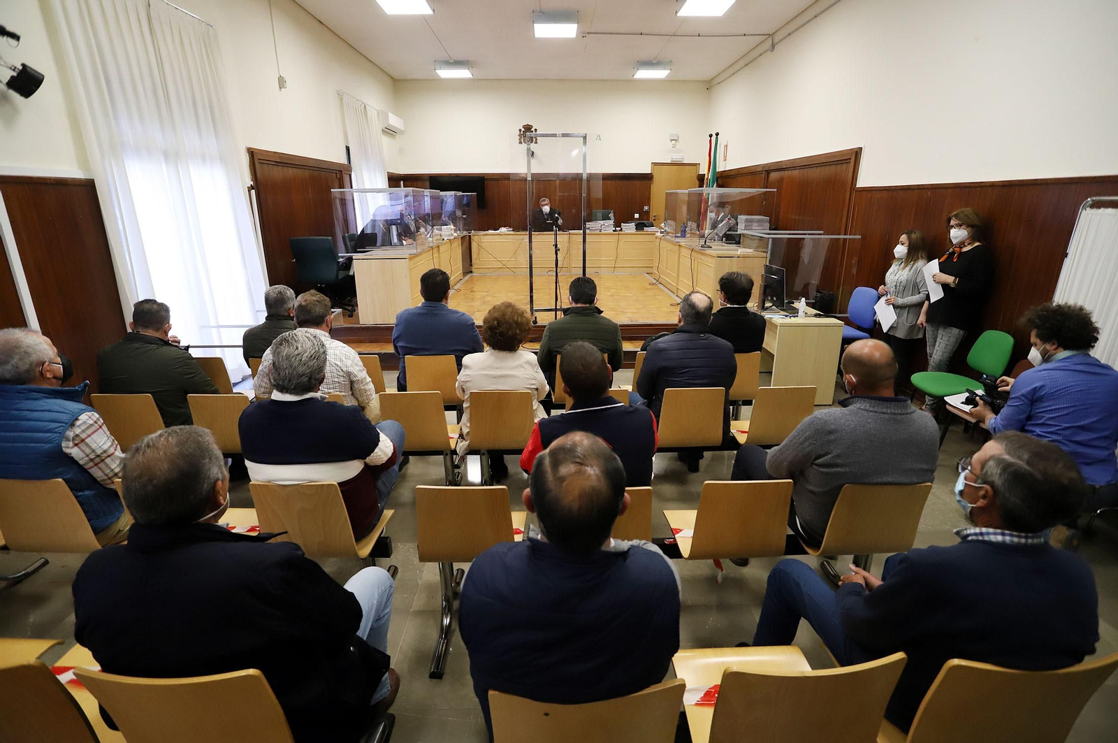 Los acusados de Matalagrana, en el plenario del Penal 1 de Huelva.