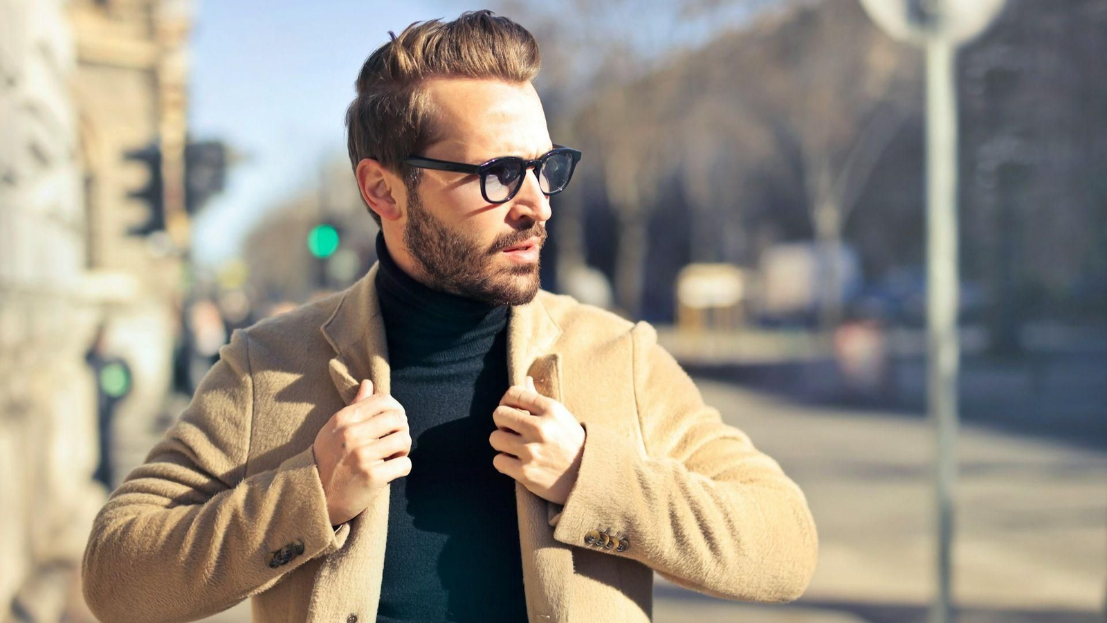 Los accesorios masculinos que arrasan este verano y seguirán marcando estilo este otoño 2025