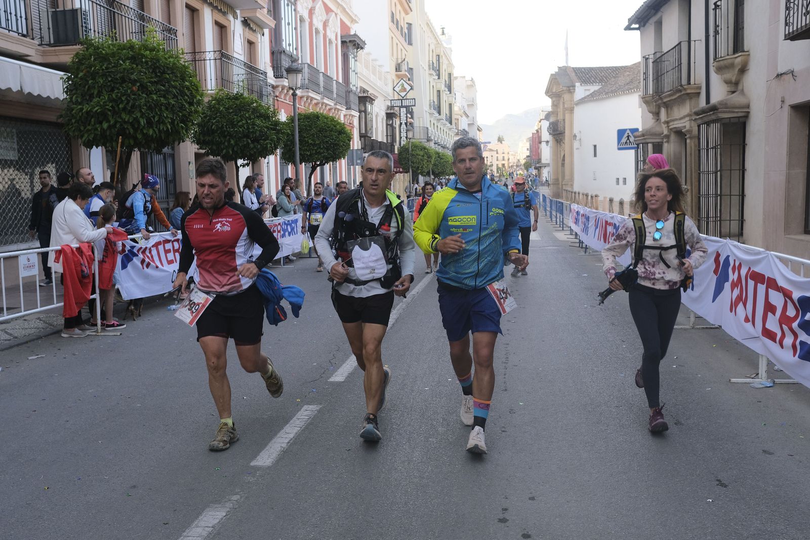 Cierre de la meta de los 101 kilómetros de la Legión, en fotos.