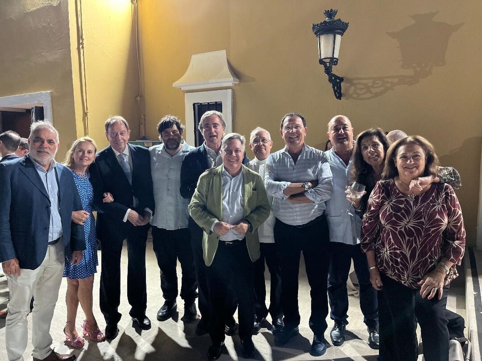 Salvador Celada, Nieves Martínez, Luis Machuca, Pepe Baena, Fernando Pérez, Óscar Torres, padre Guillermo Domínguez Leonsegui, Luis Núñez, Sebastián Quintero, Lupe Rodríguez y Elisa López.