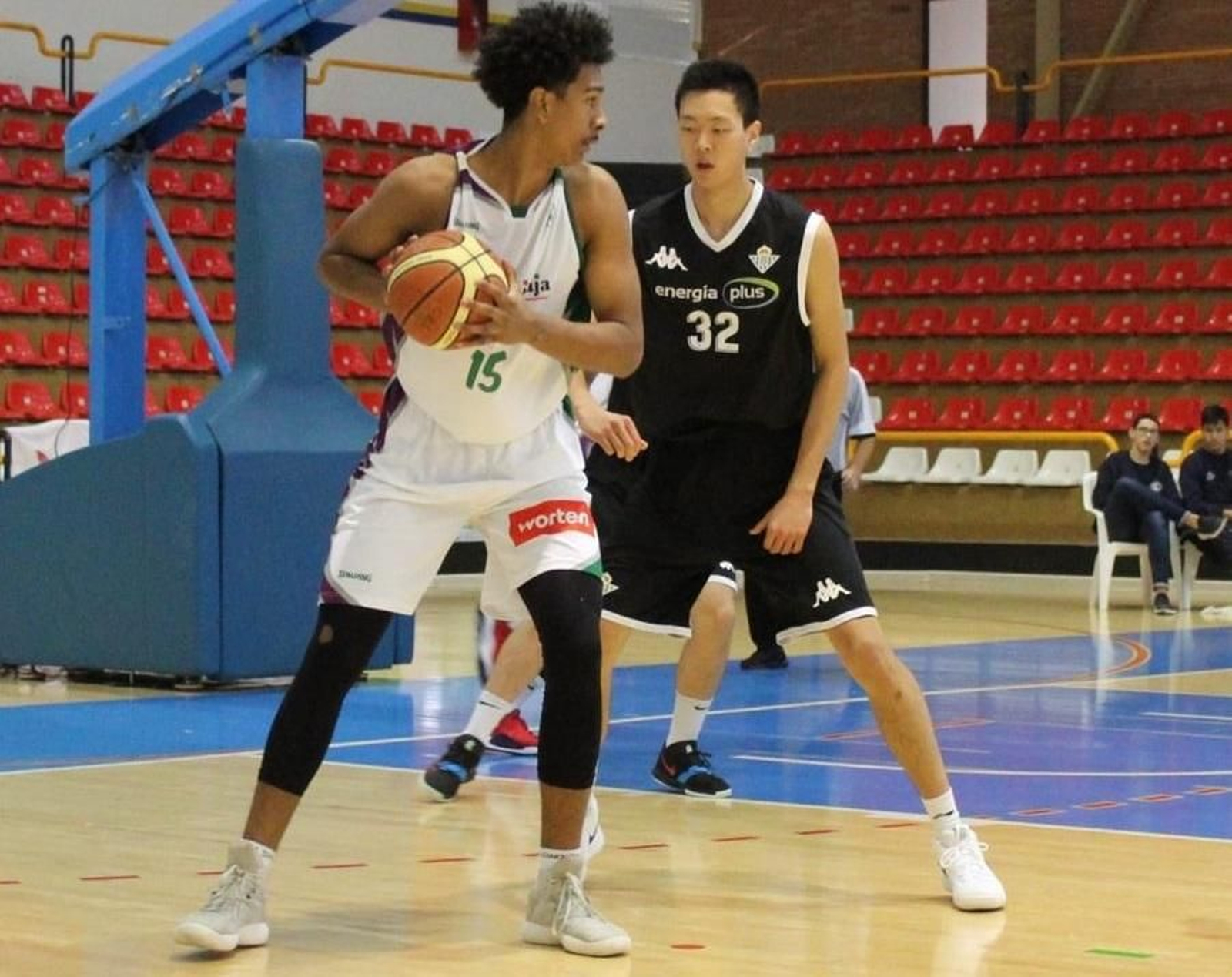 Matheus postea durante el Unicaja-Betis.