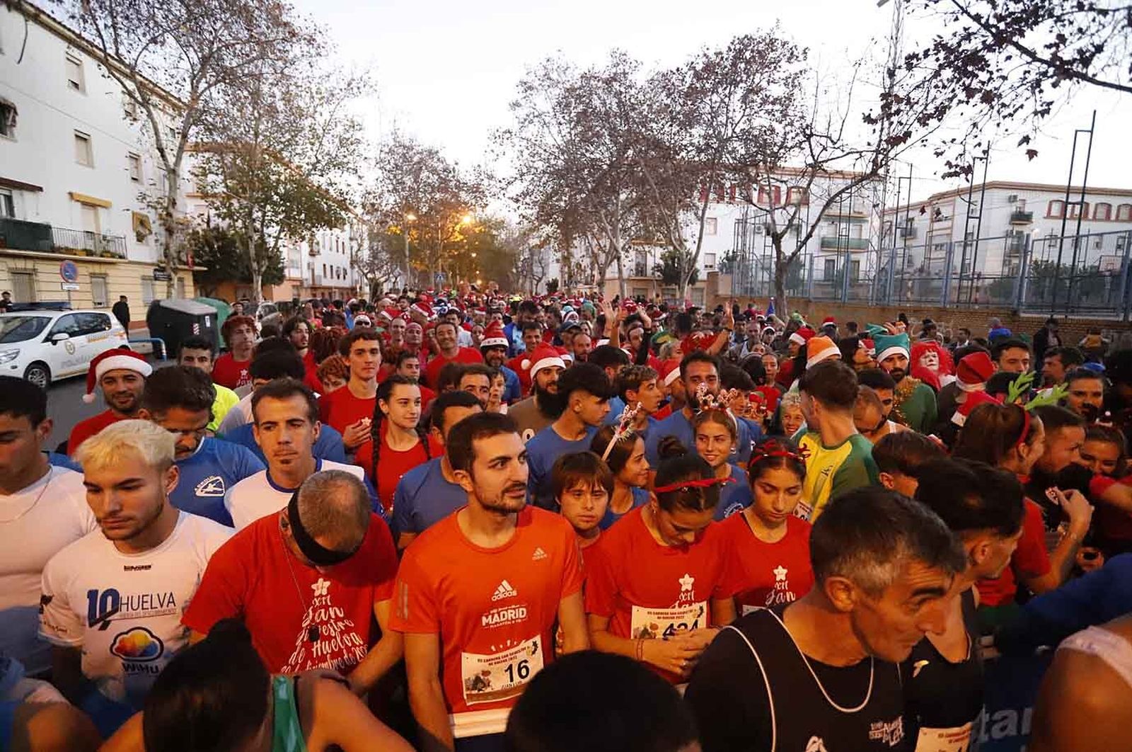 Imágenes de la carrera de San Silvestre en Huelva