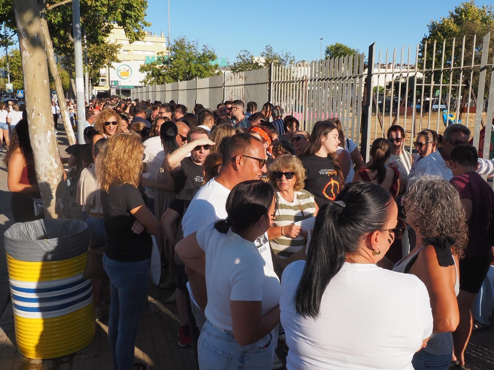 Ambiente previo al concierto de Manuel Carrasco en Isla Cristina