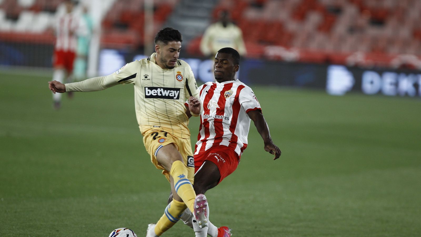 Akieme se proyectó mucho en ataque