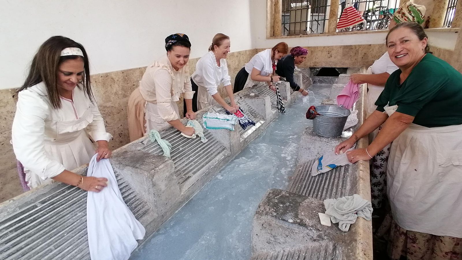Niñas y Mujeres de Terque en el Lavadero del municipio.