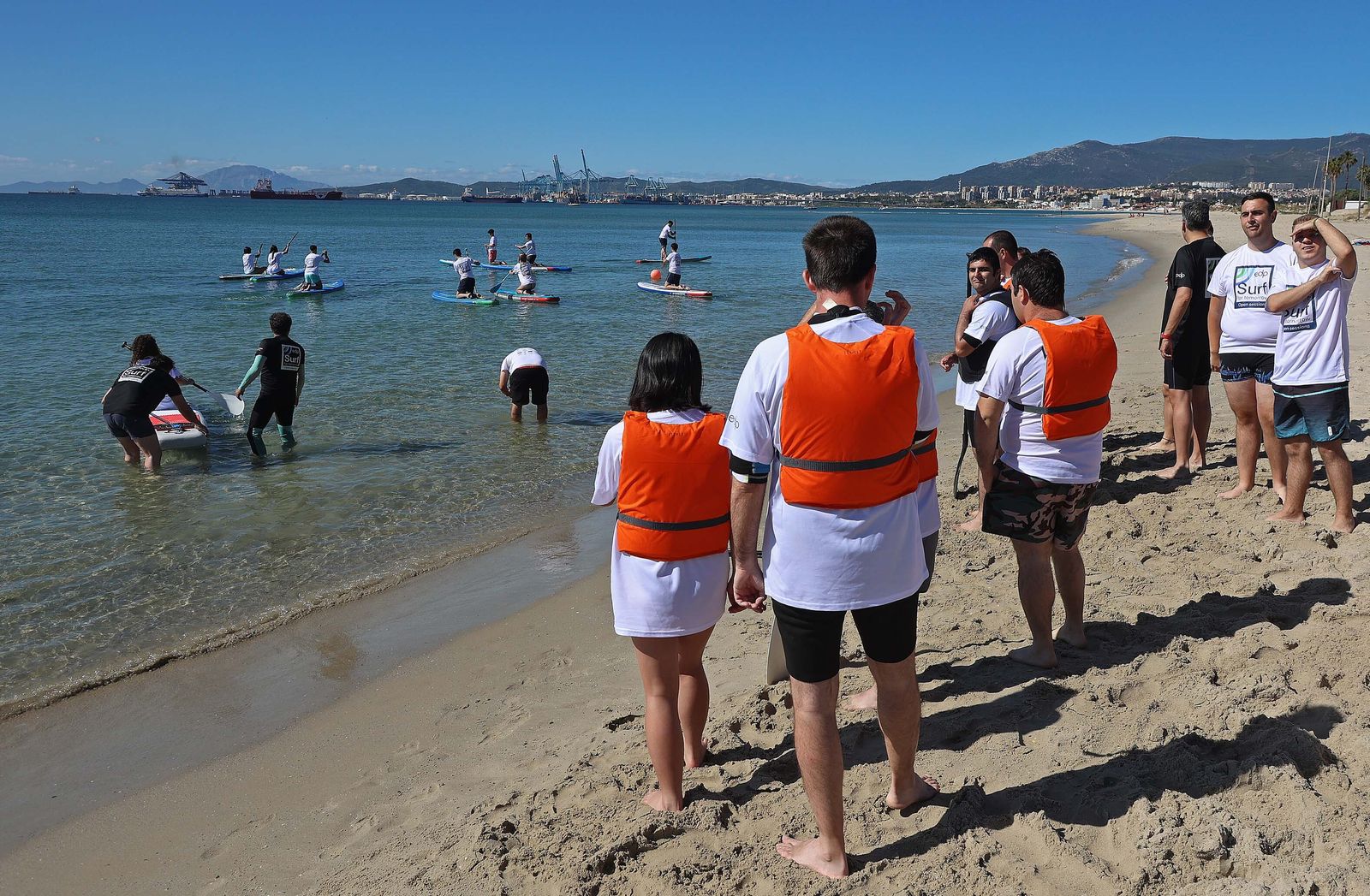 Fotos de la jornada de paddel surf inclusivo de EDP en Palmones