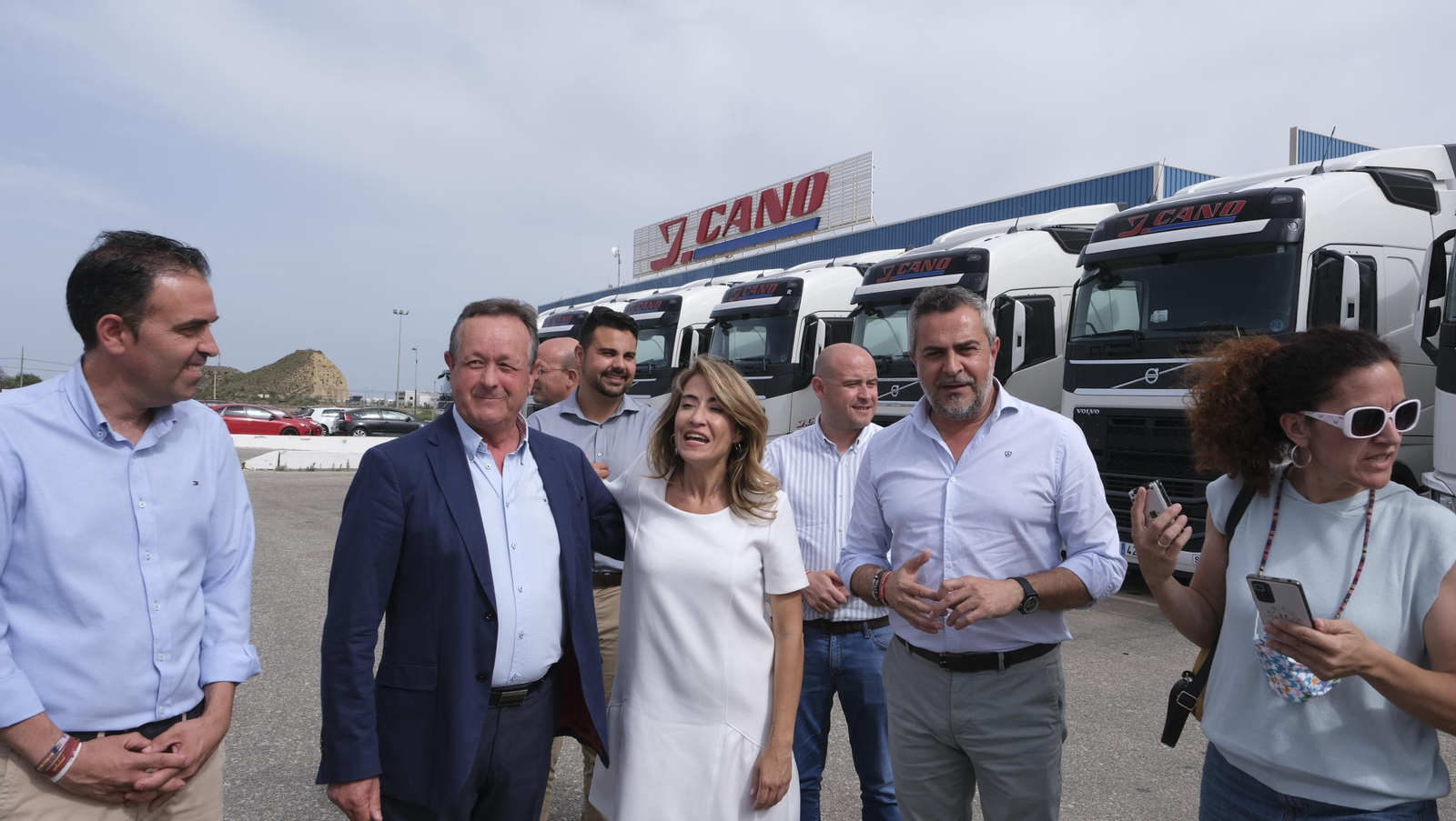 Imágenes de la visita de la Ministra Raquel Sánchez a Transportes J. Cano, en Antas