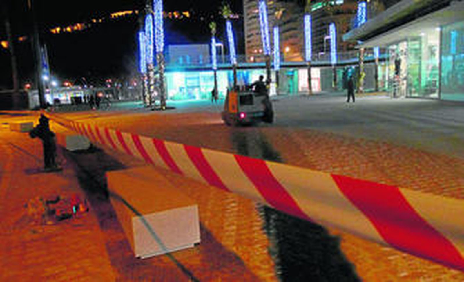 Cinta extendida a lo largo de Muelle Uno para impedir el acceso al recinto.