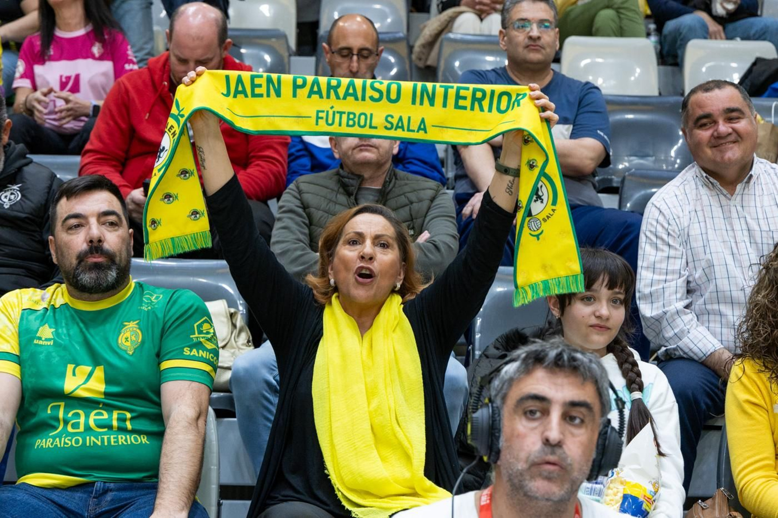 En imágenes: la afición y mejores jugadas del Jaén FS - Jimbee Cartagena