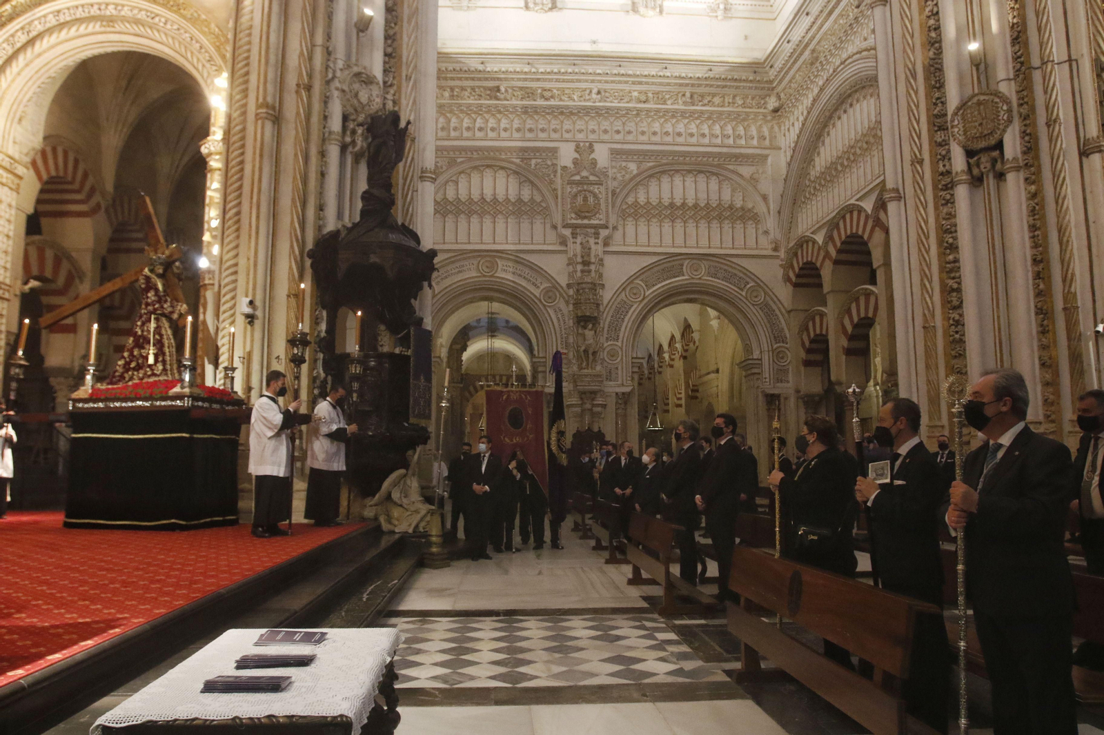 El Vía Crucis de las Cofradías de Córdoba, en imágenes