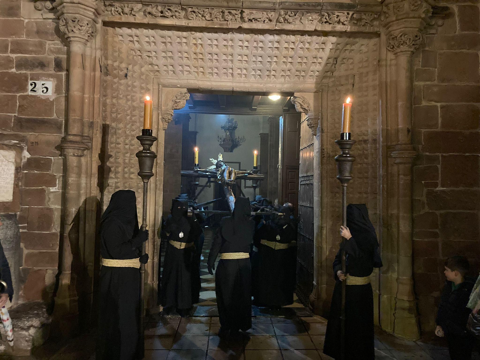 Lunes Santo en Montoro: Las imágenes del vía crucis de la Misericordia