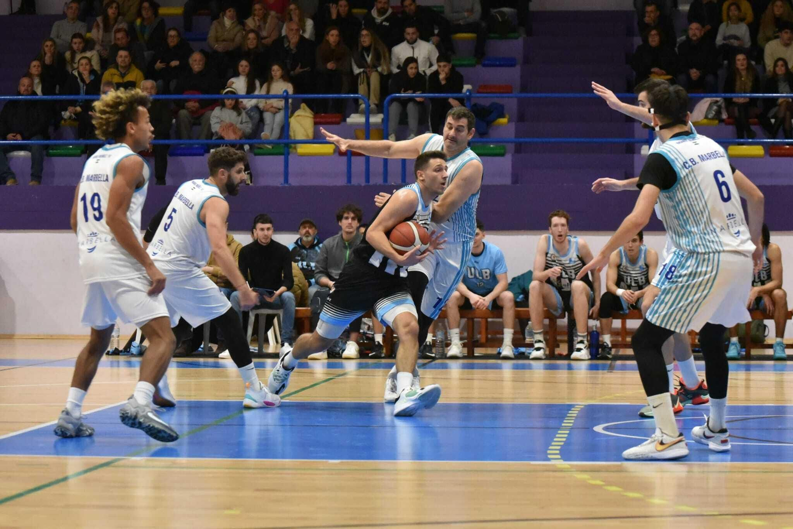 Un lance del ULB-CB Marbella