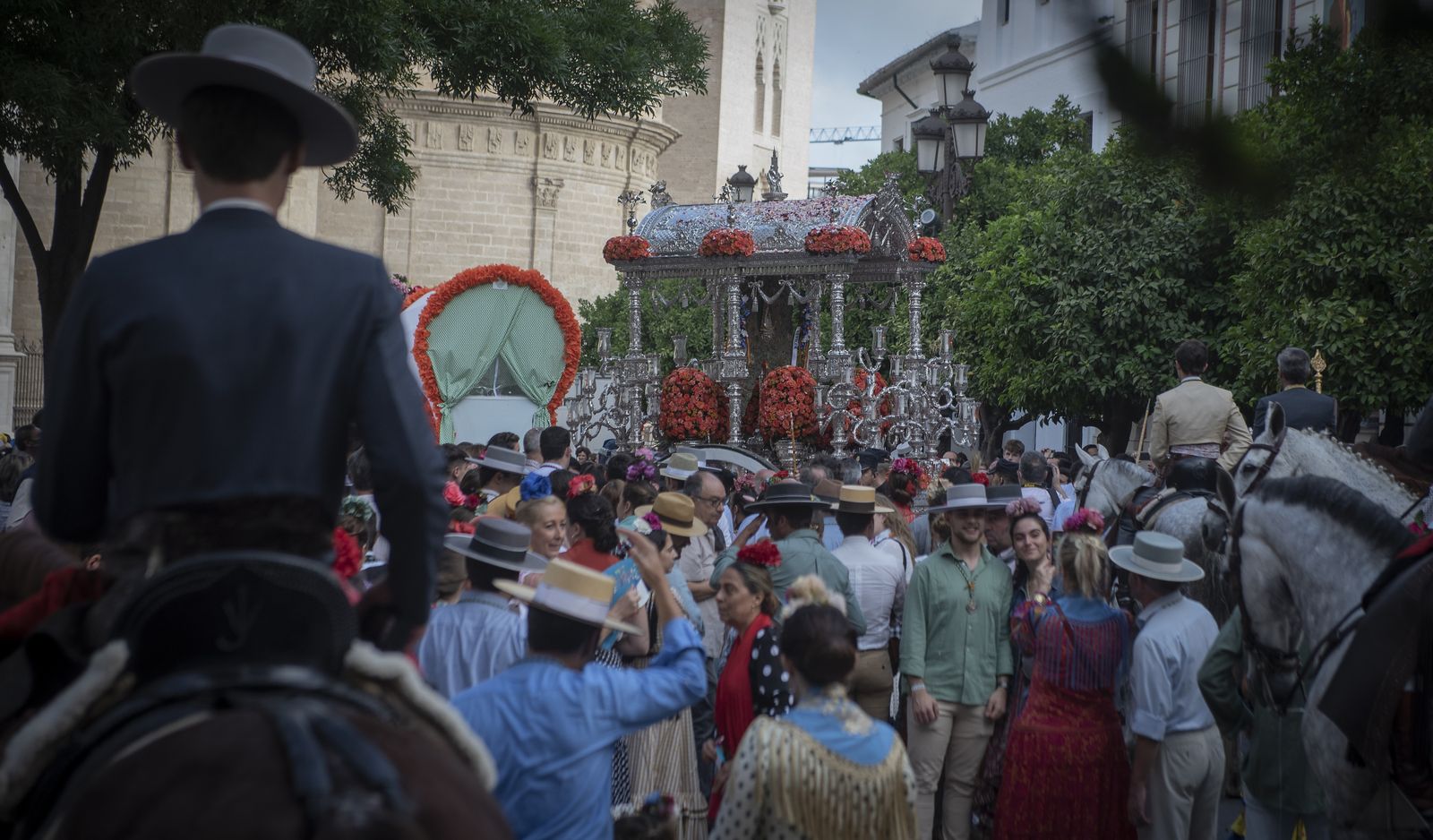 Las imágenes de la salida de la Hermandad del Rocío de Sevilla