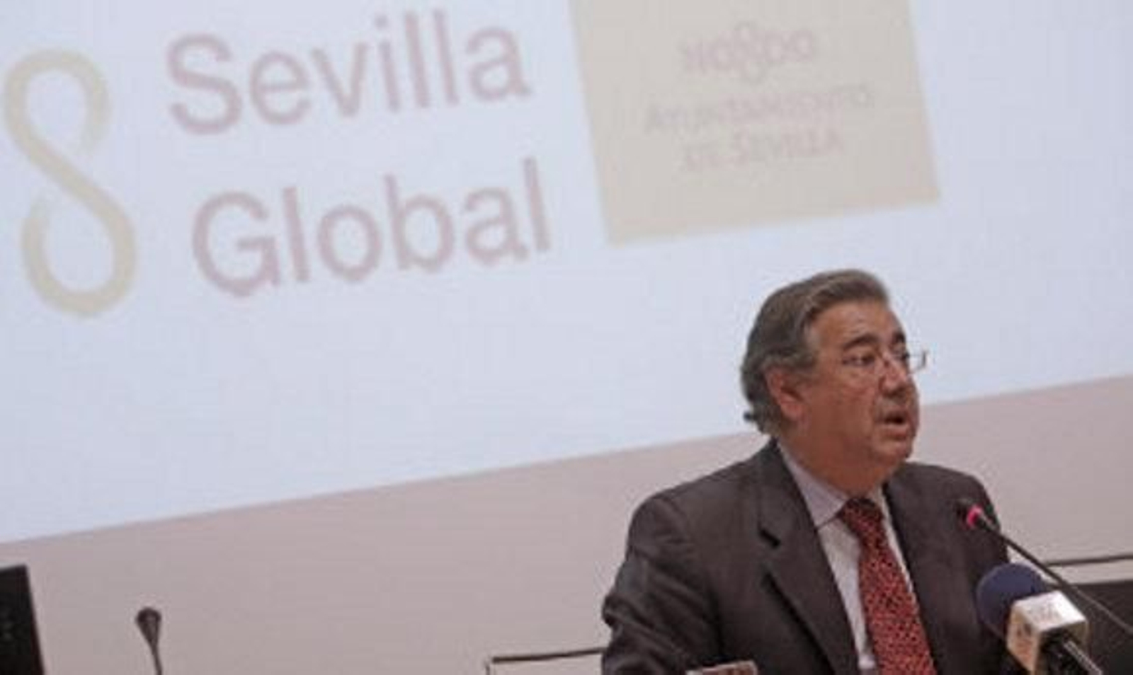 Sevilla Global advierte del "coste político" de su disolución