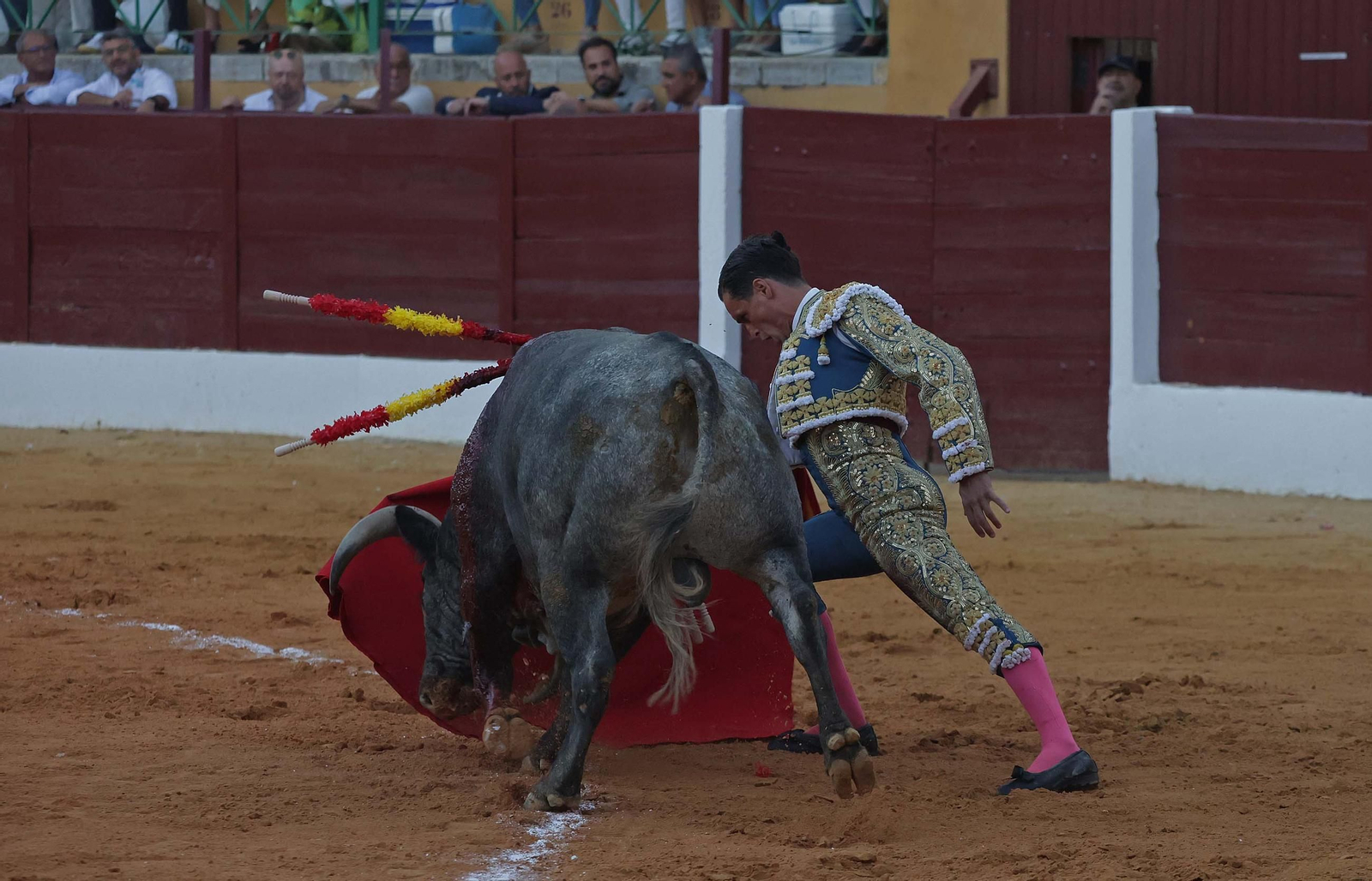 Fotos de la corrida del domingo de la Feria de La Línea: Emilio de Justo y David Galván