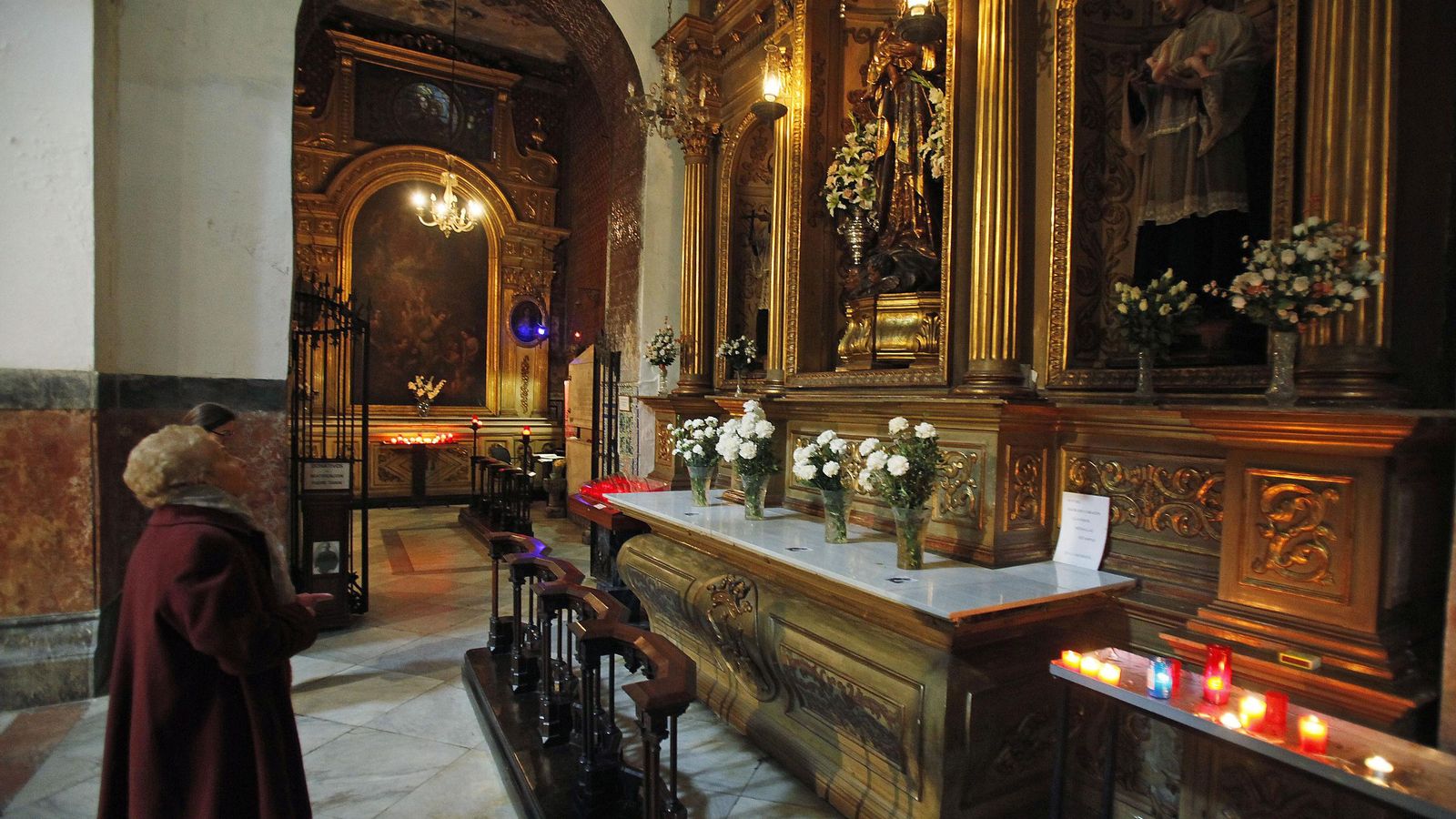 Uno de los retablos de la iglesia.