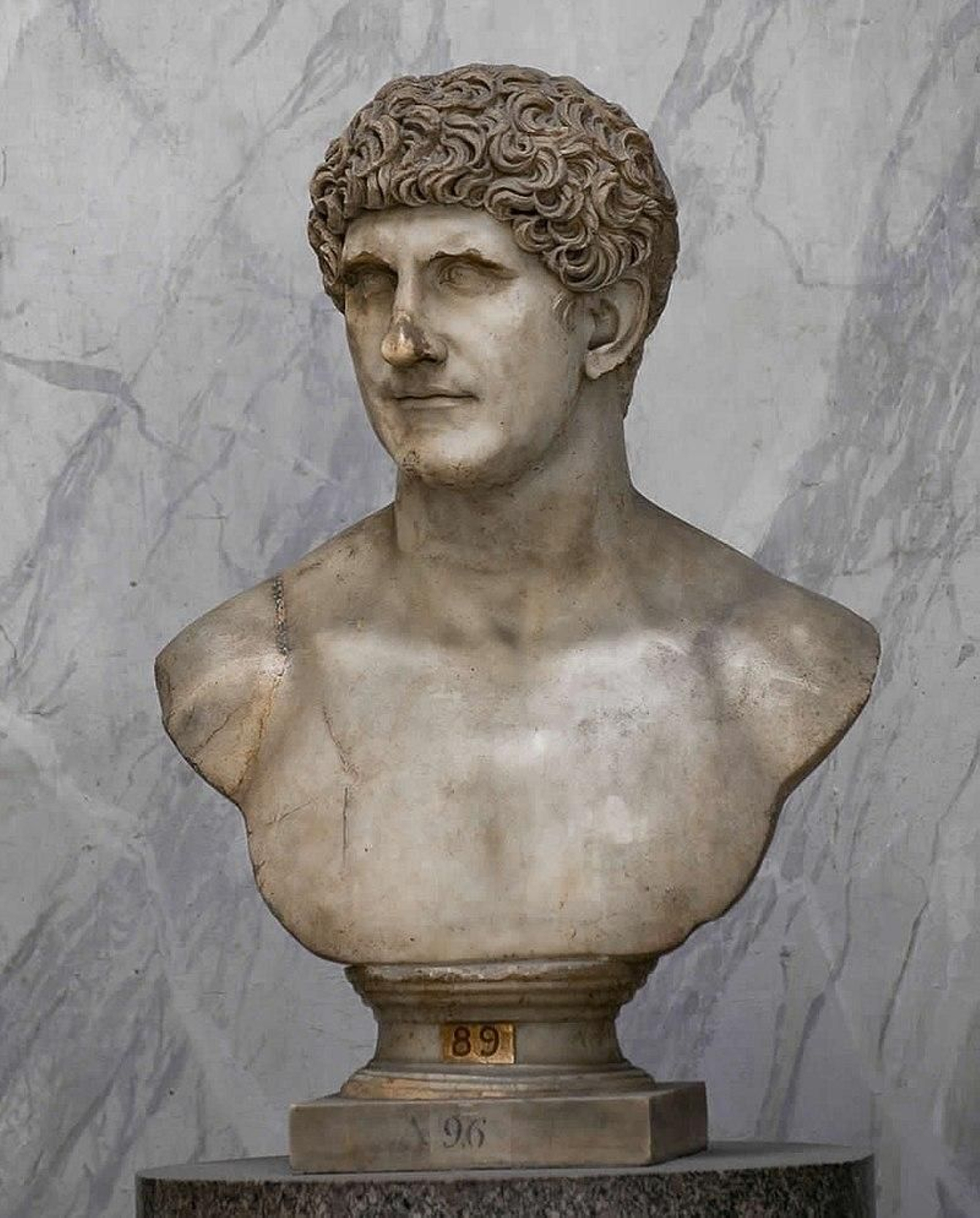 Busto de Marco Antonio exhibido en los museos vaticanos.