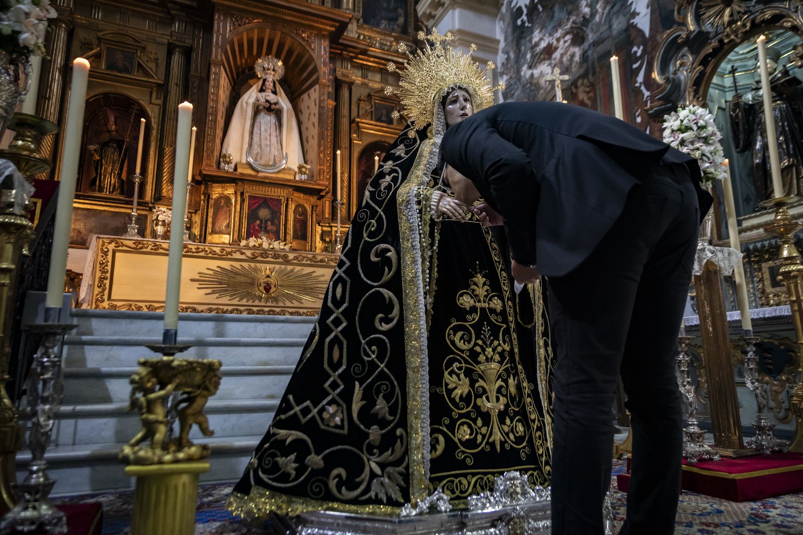 Las imágenes de los besapiés y besamanos del tercer Domingo de Cuaresma en Jerez: veneraciones del centro a los barrios